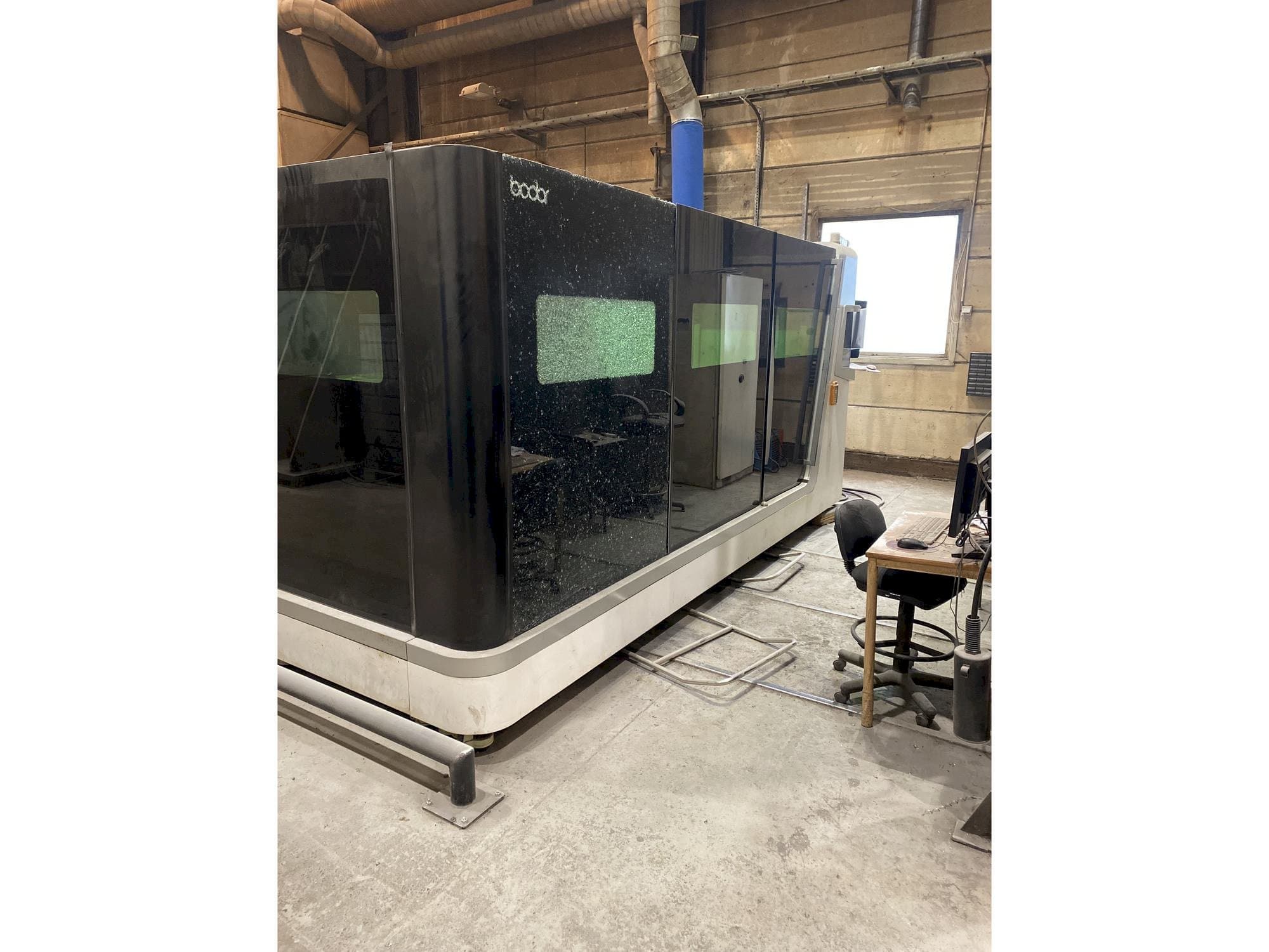 Front view of Bodor S2040  machine