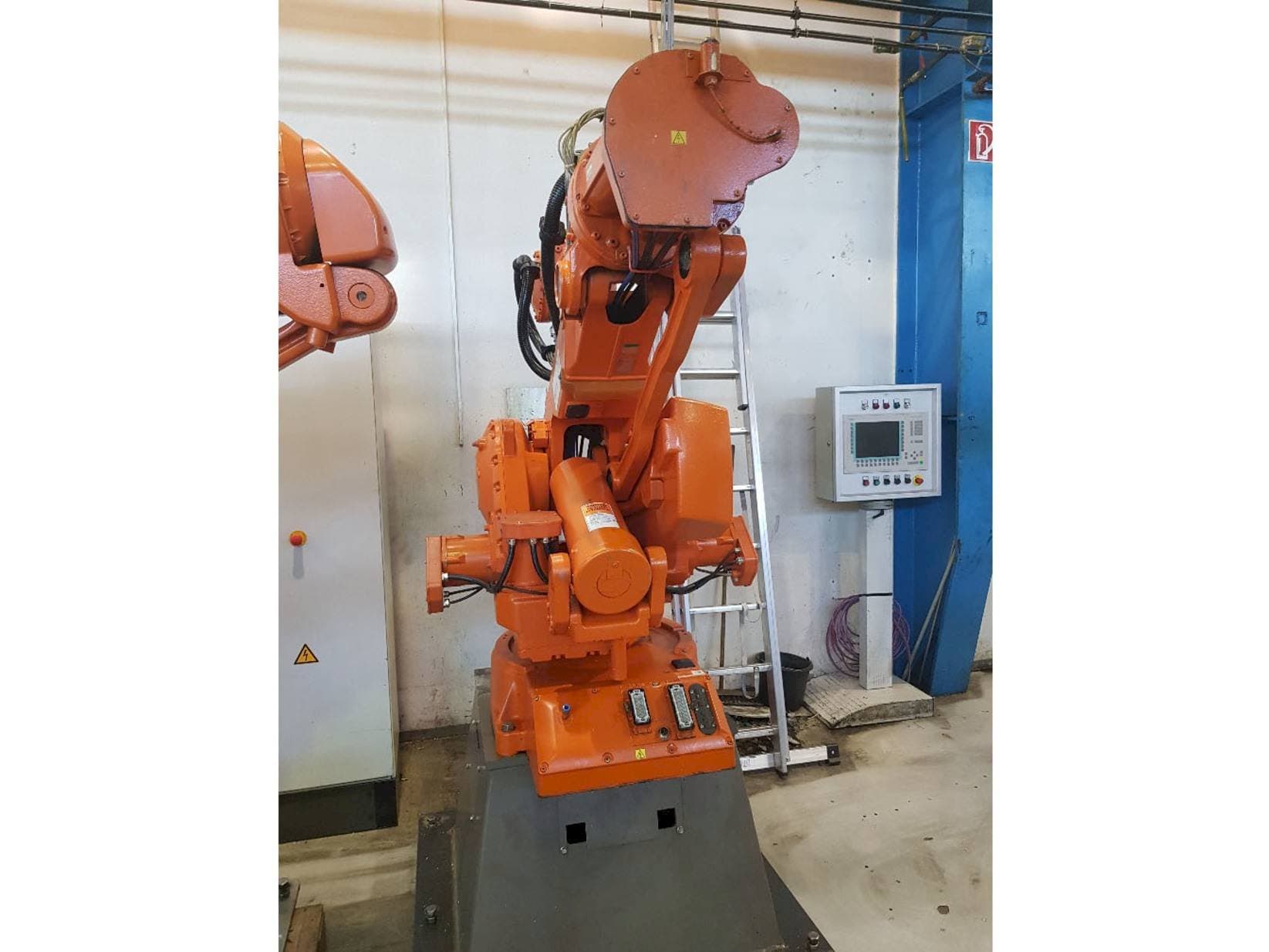 Front view of ABB IRB 6400 RM 2000  machine