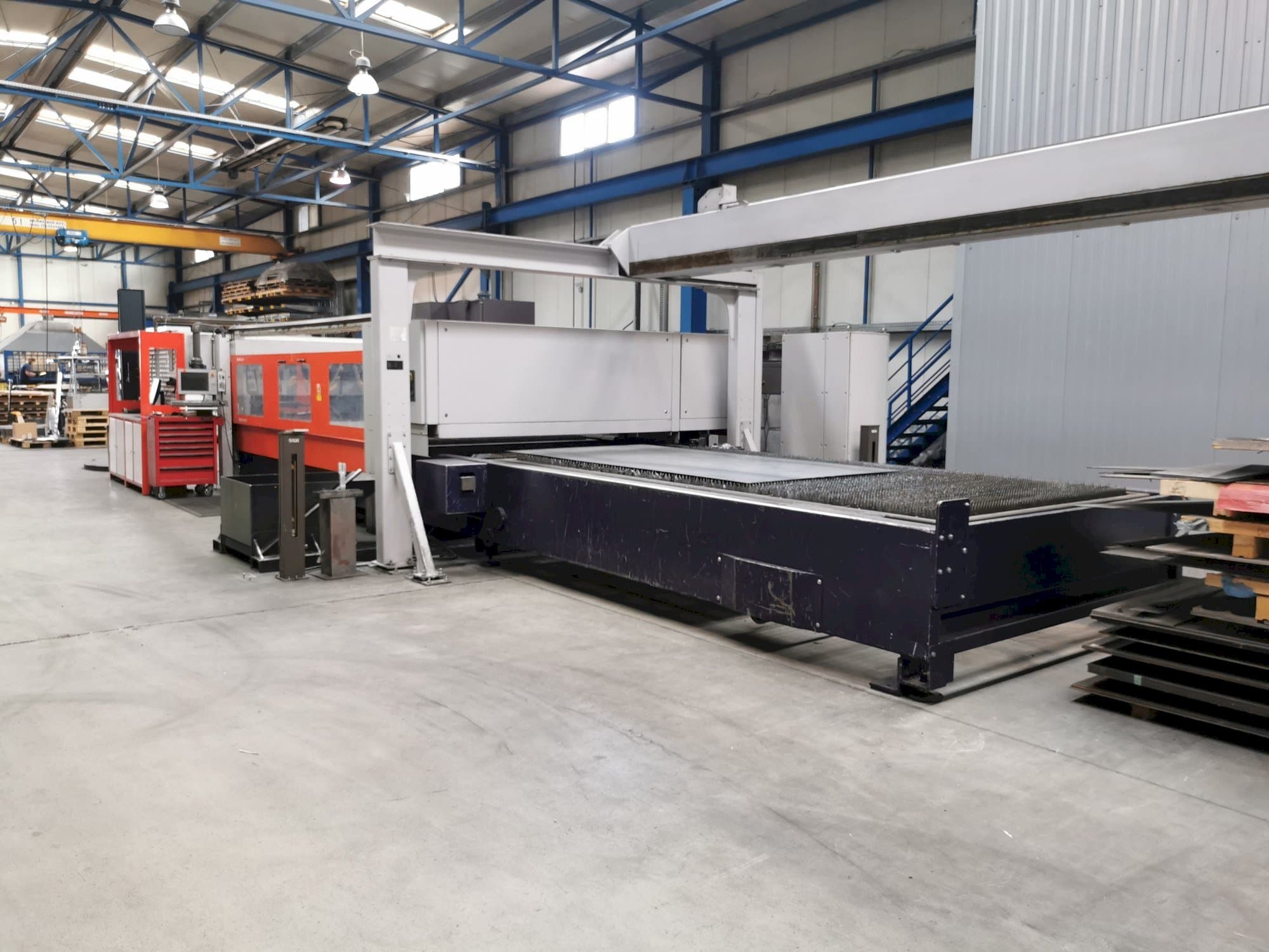 Front view of Bystronic Bystar 4020  machine