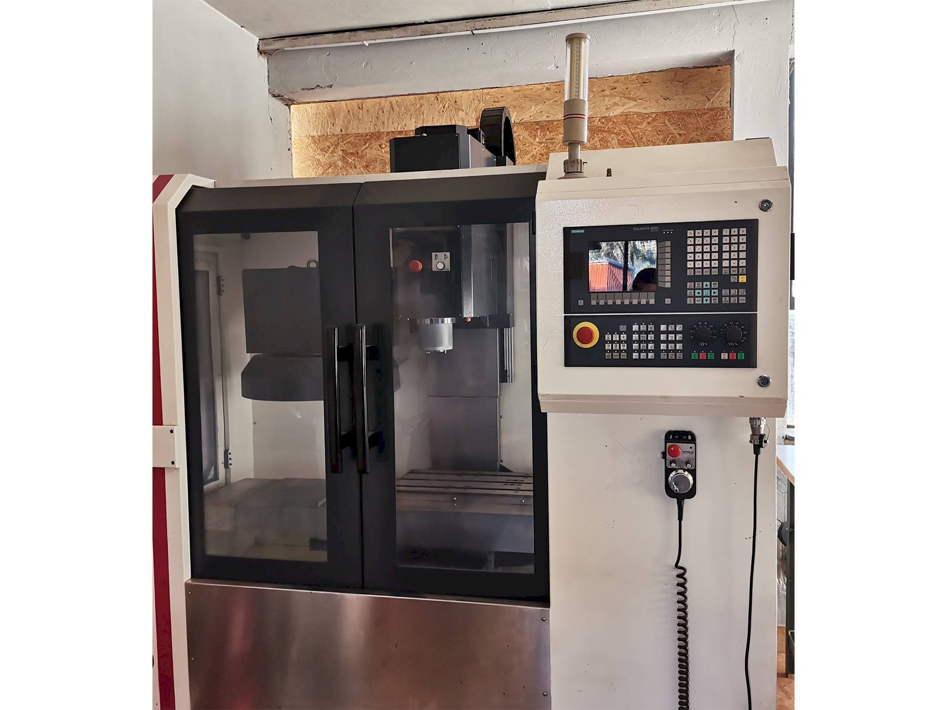 Front view of Optimum F105  machine