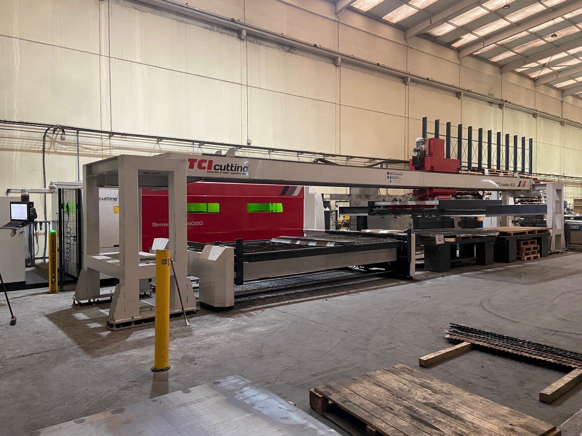 Front view of TCI Smartline Fiber 4020  machine