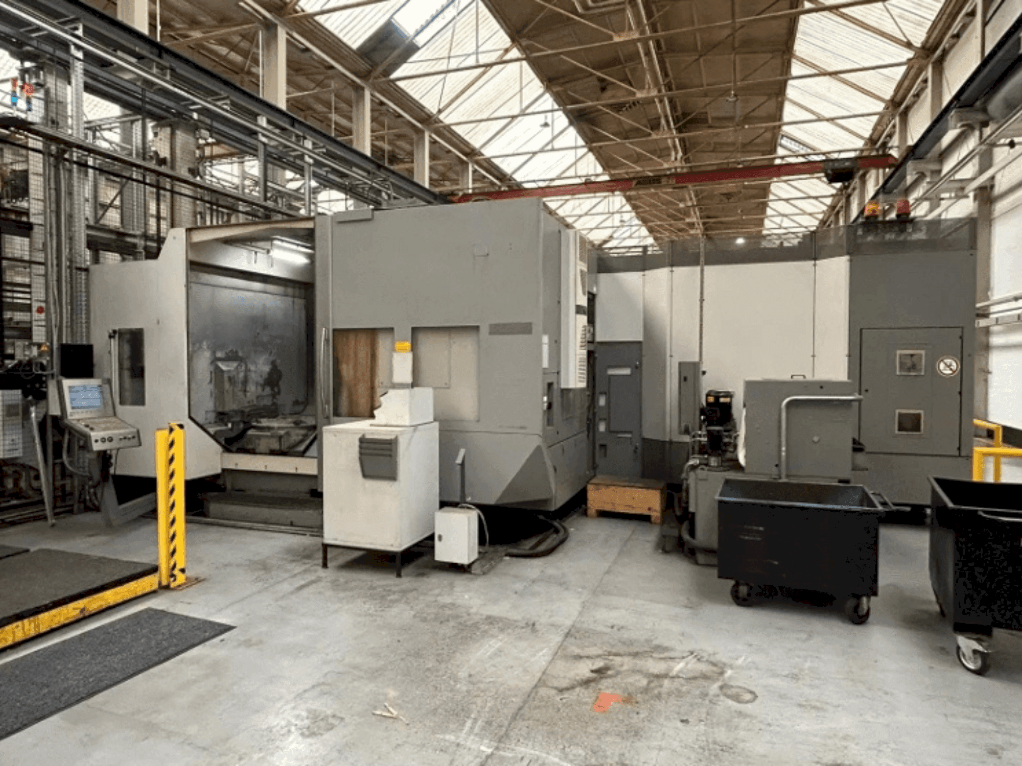 Front view of DMG DMC 100 H  machine