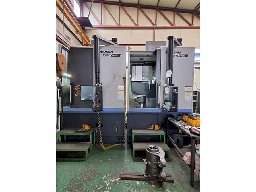 Front view of Doosan Puma V8300  machine