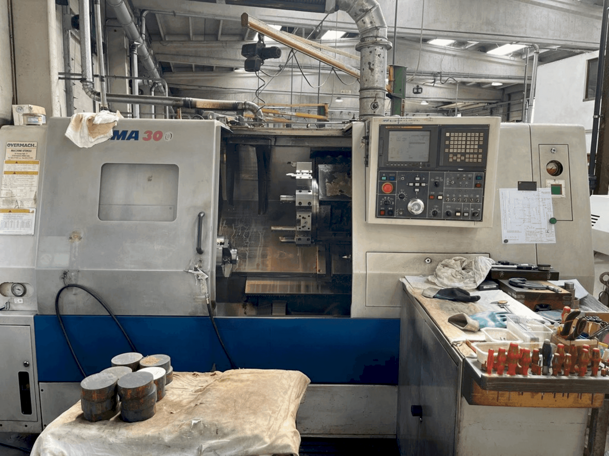 Front view of DAEWOO PUMA 300B  machine