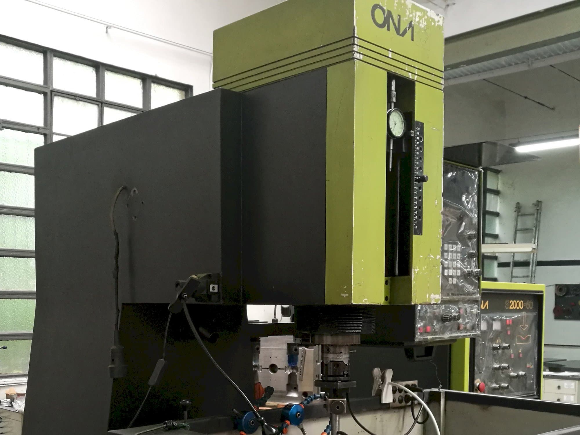 Left view of ONA IN 260  machine