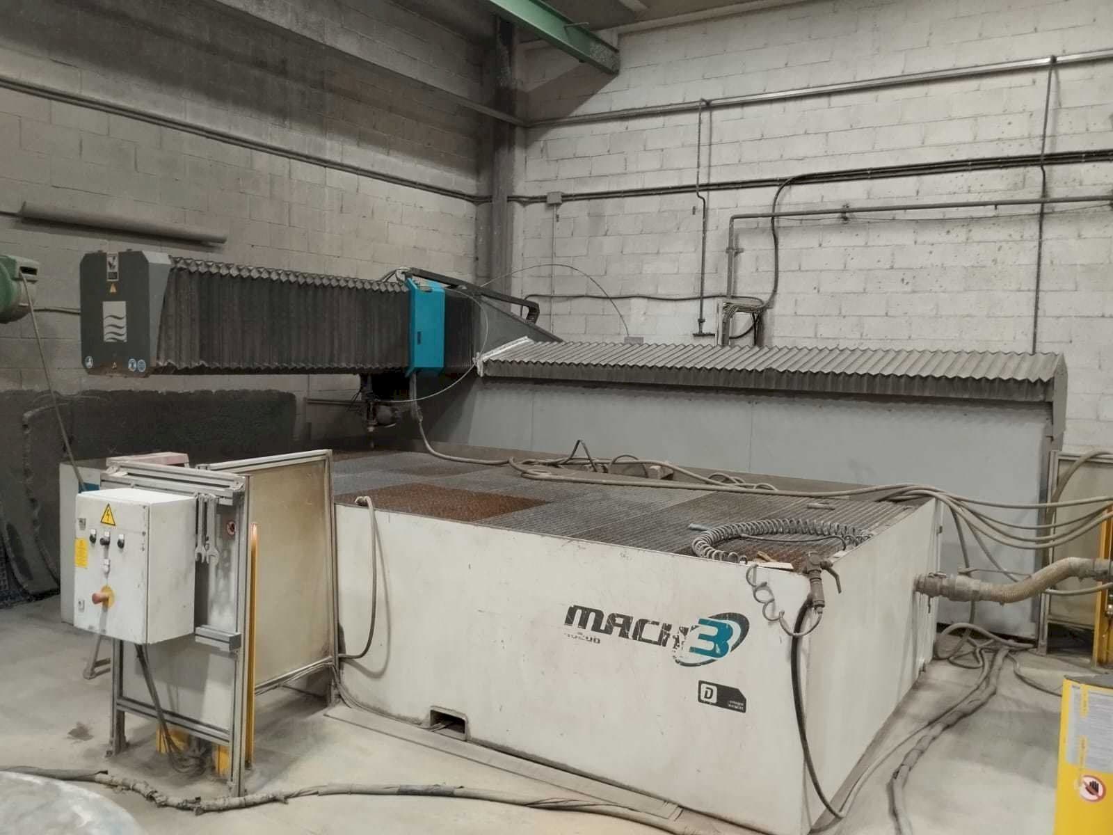 Front view of Flow Mach3 4020B  machine