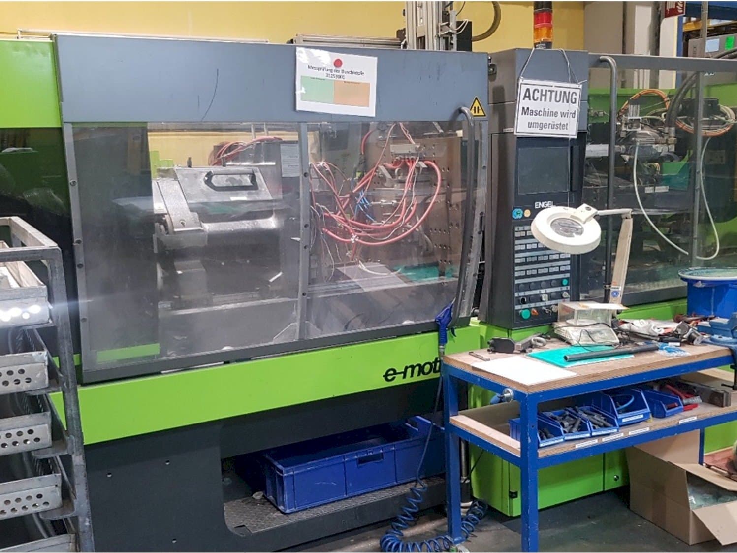 Front view of ENGEL e-motion 200/100  machine