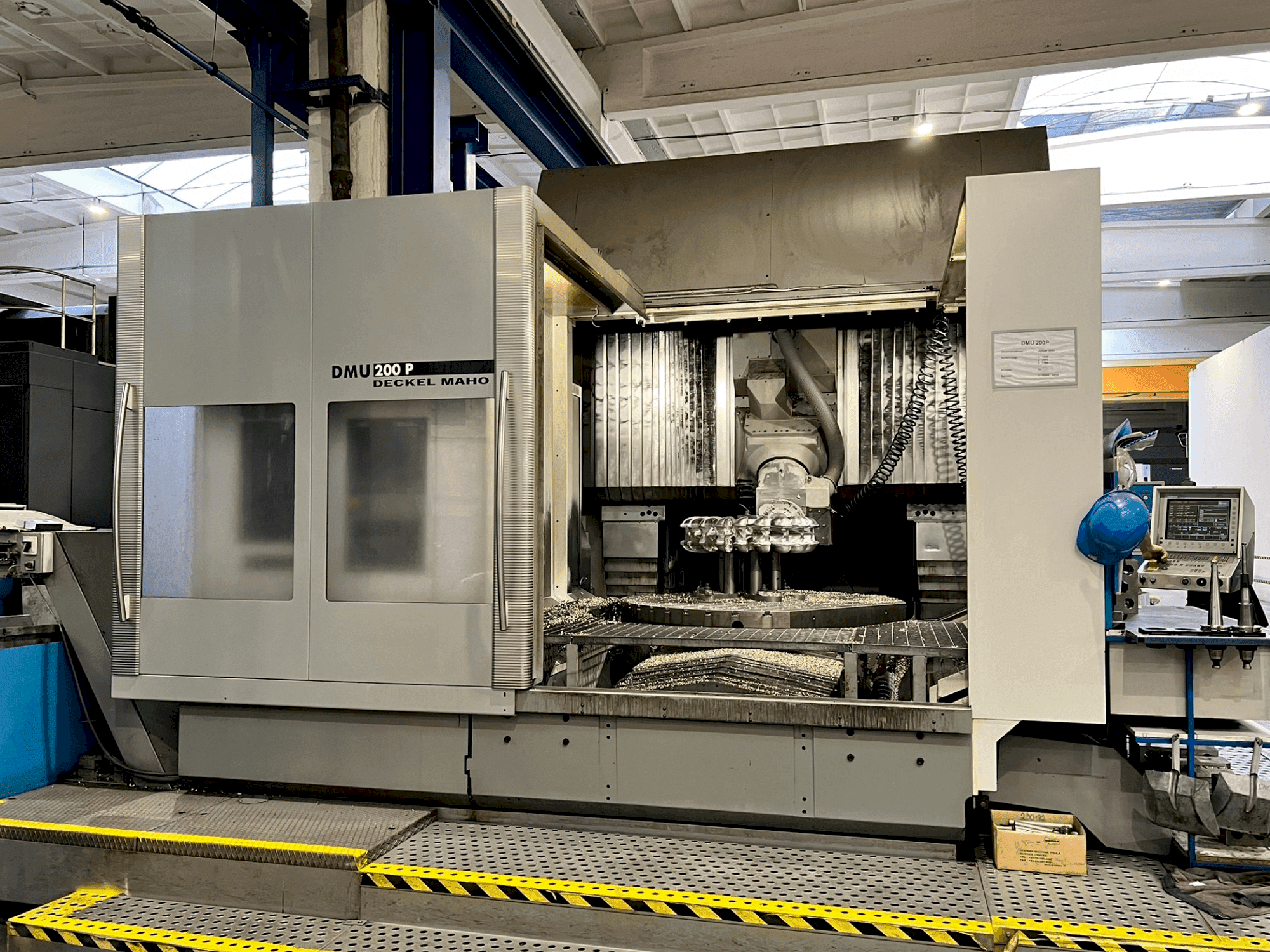 Front view of DECKEL MAHO DMU 200P  machine