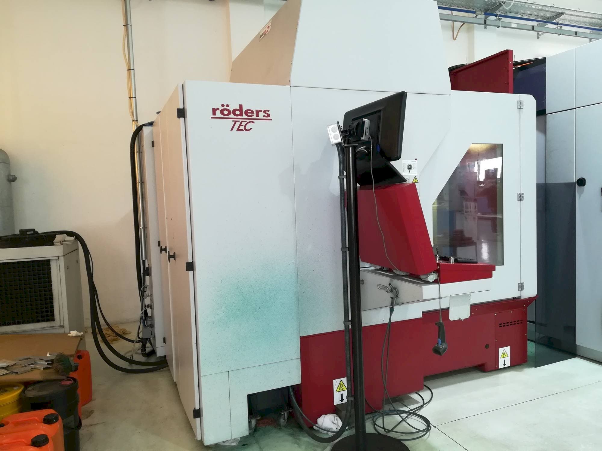 Front view of Röders RXP 801  machine