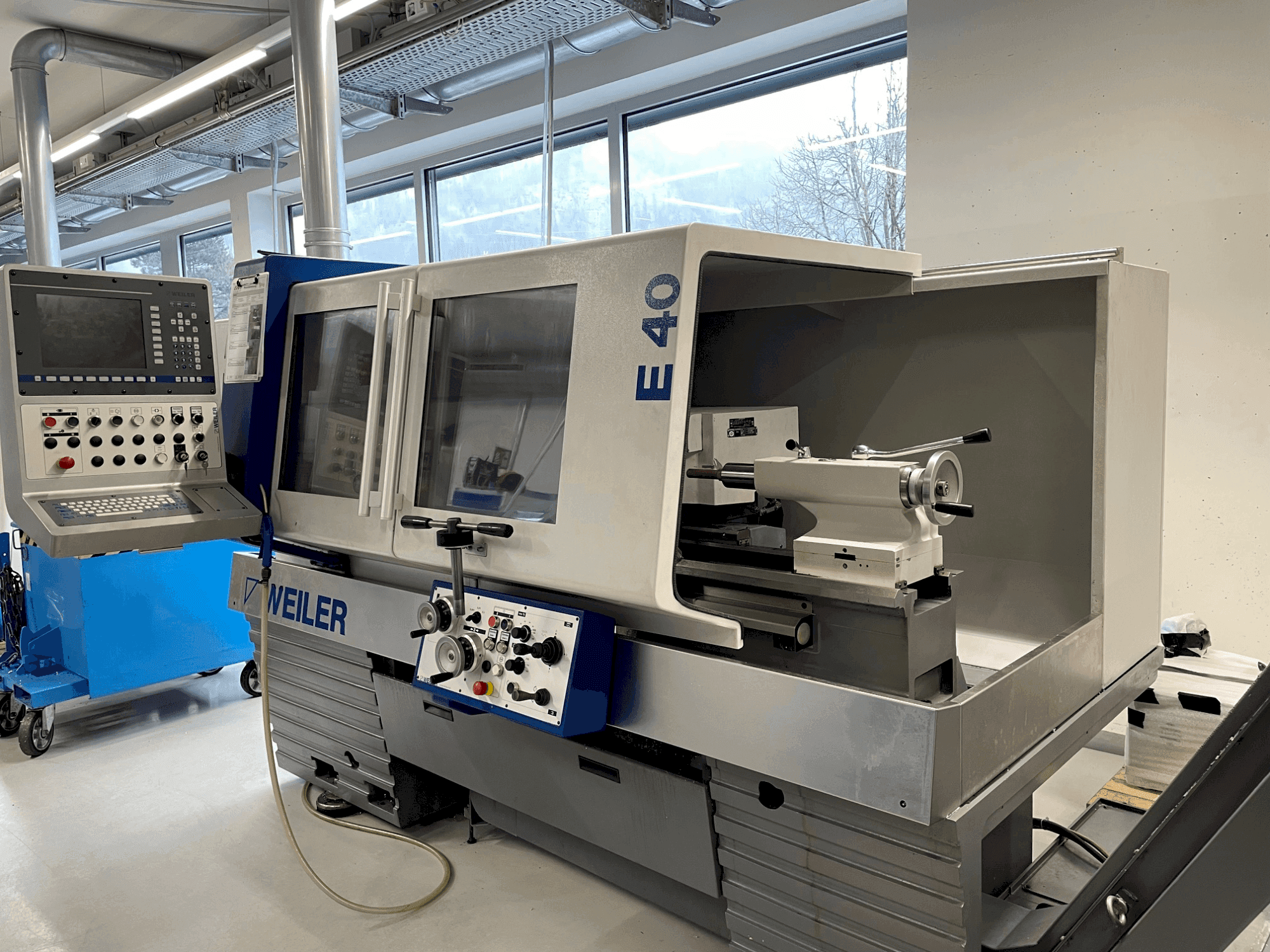 Front view of Weiler E 40 x 1000  machine