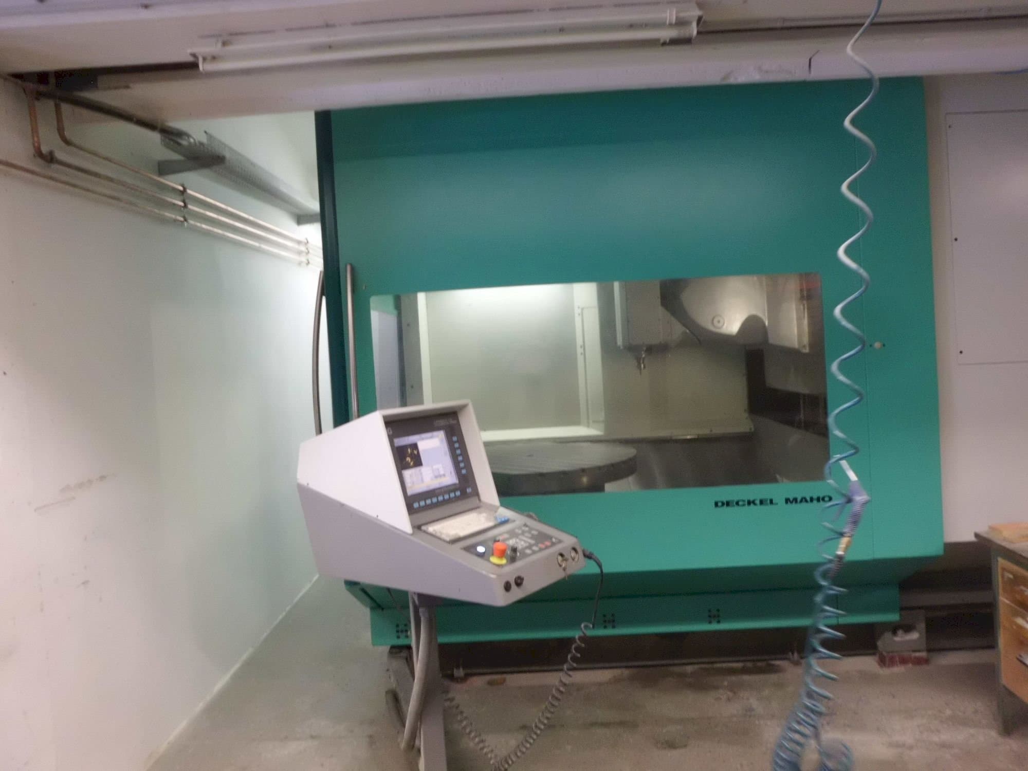 Front view of DECKEL MAHO DMU 125 P  machine