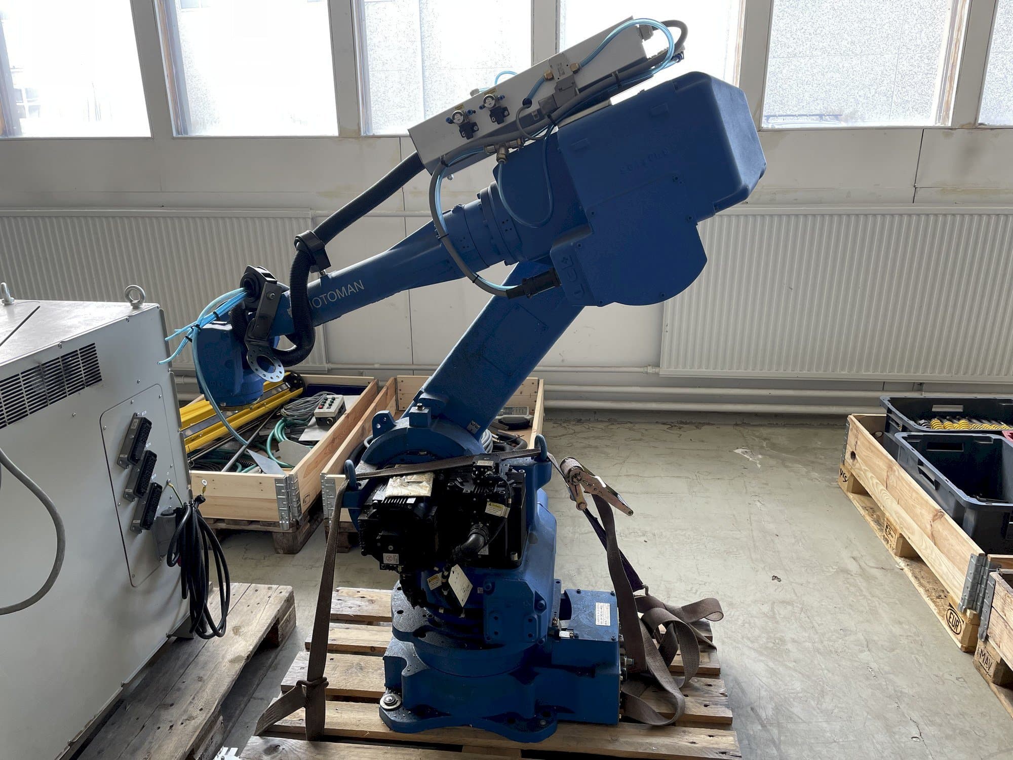 Front view of MOTOMAN NX100 80KG  machine