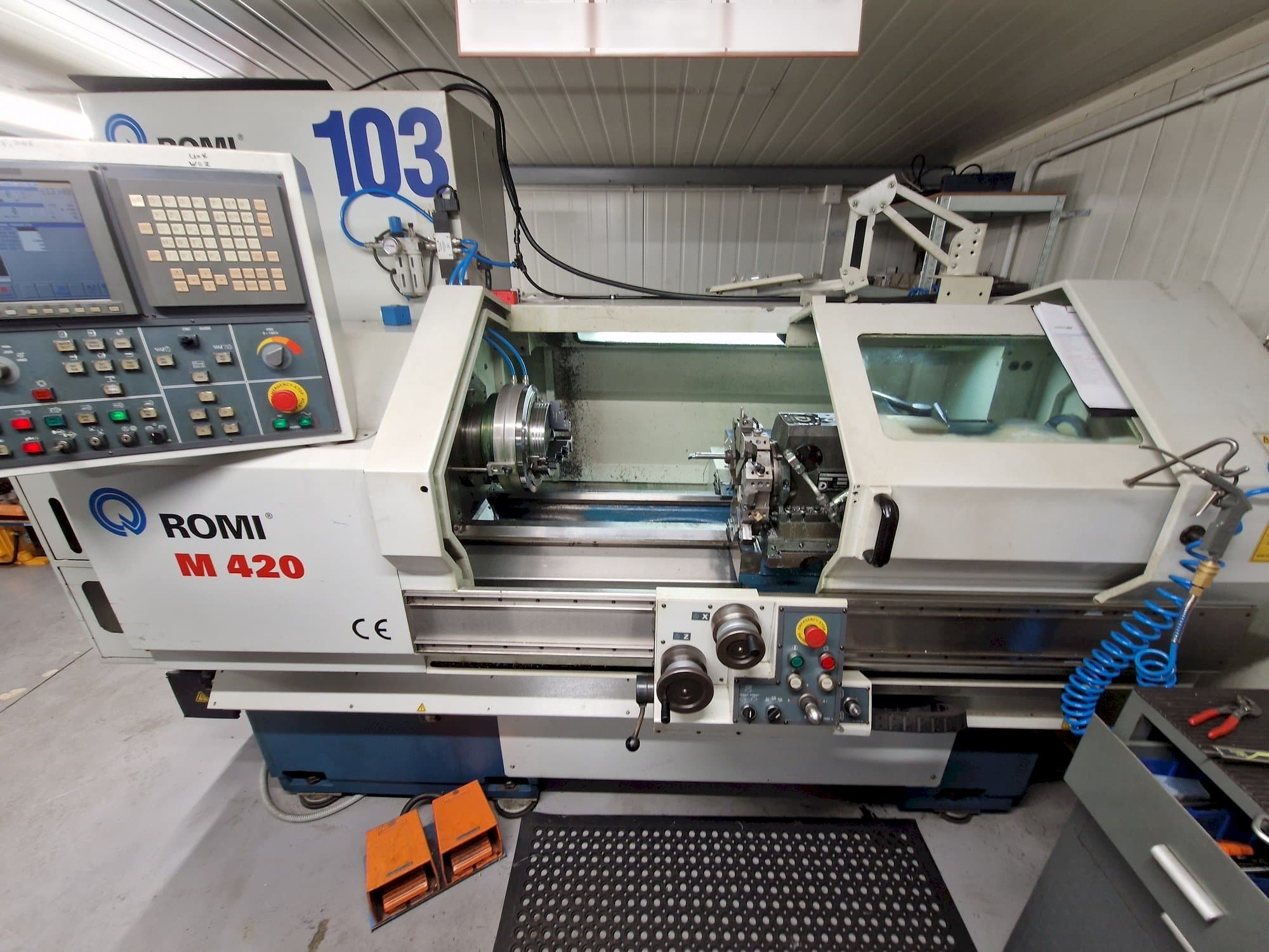 Front view of Romi M 420  machine