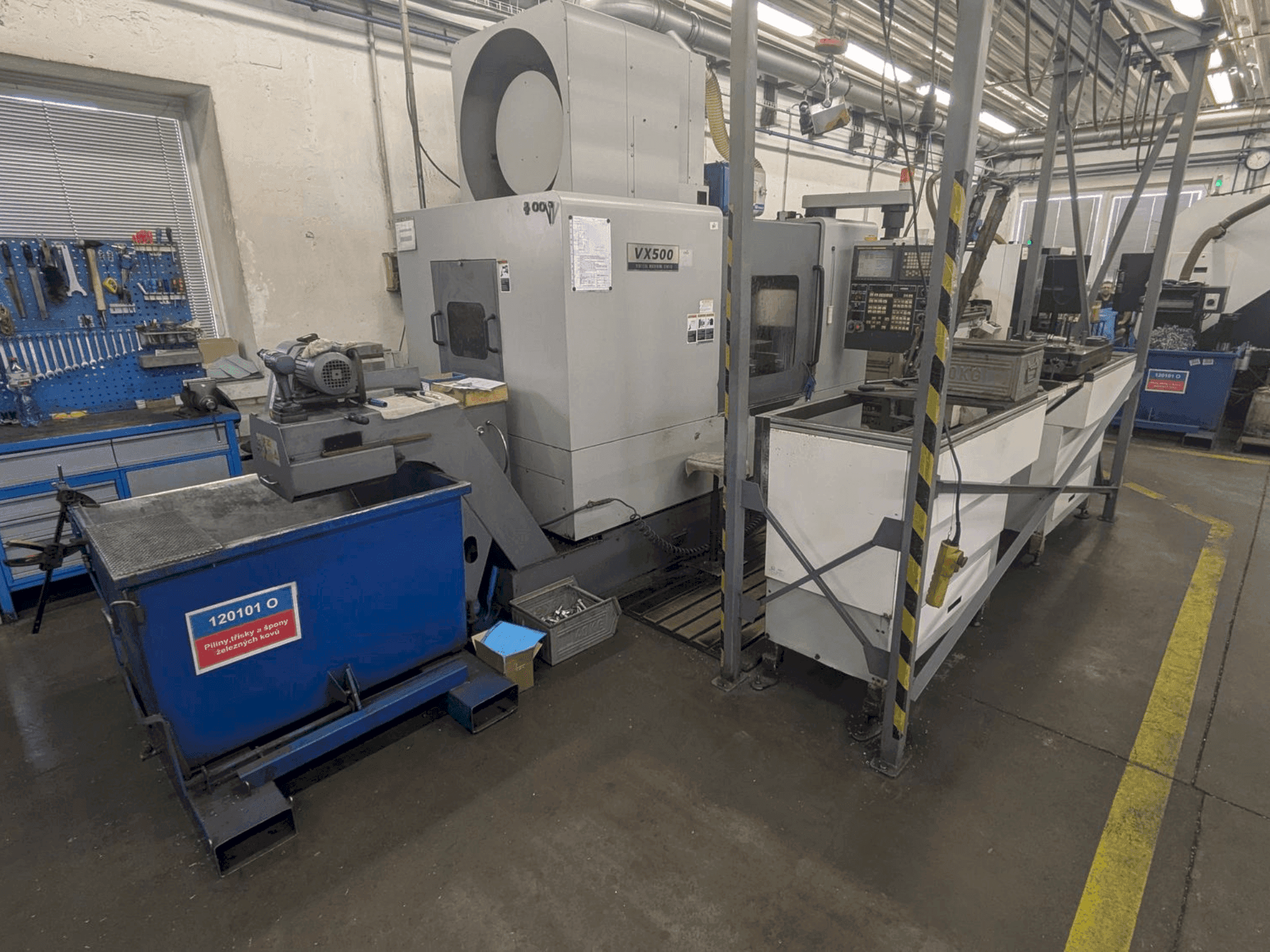 Front view of HYUNDAI KIA VX500  machine