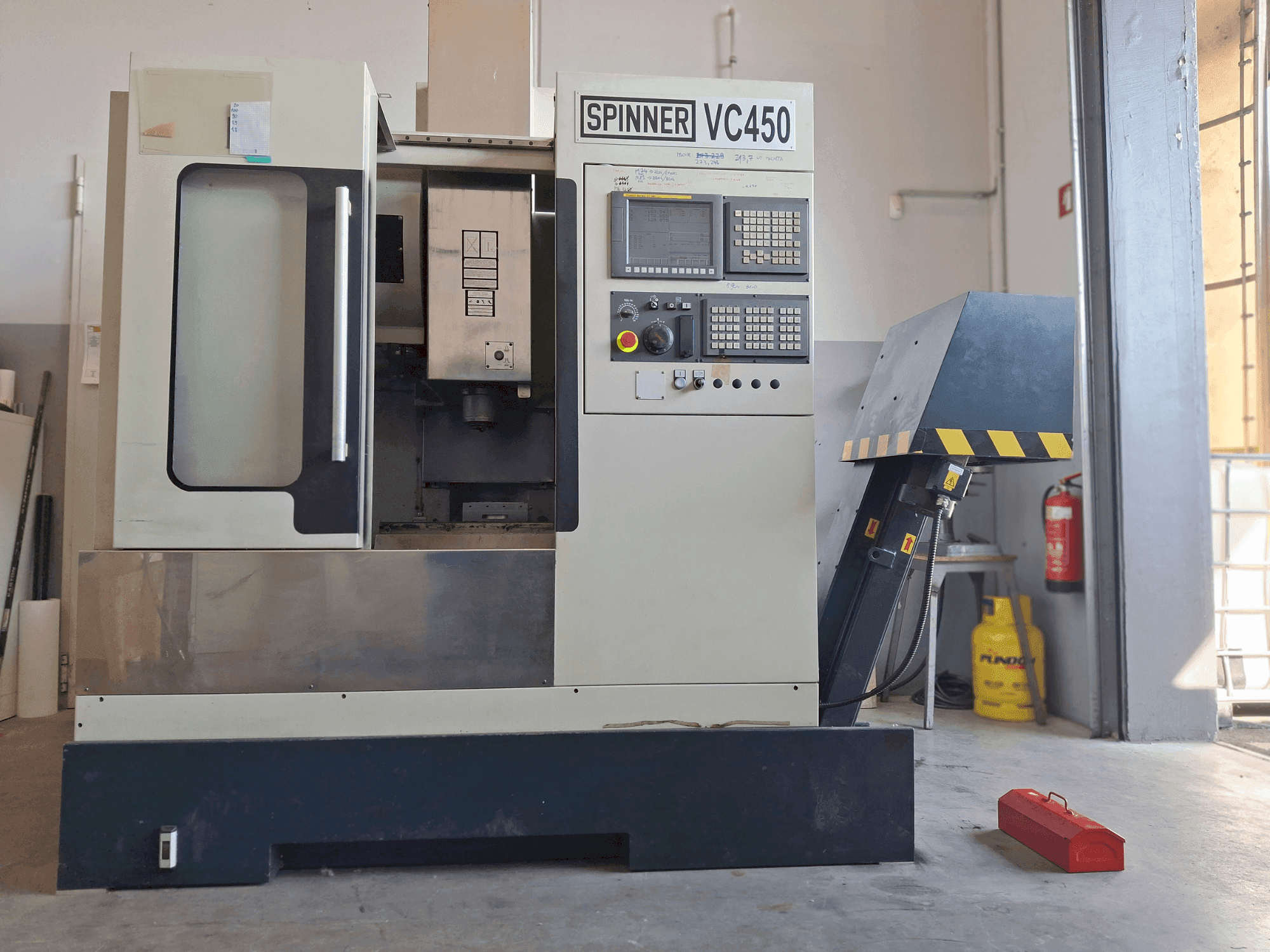 Front view of SPINNER VC 450  machine