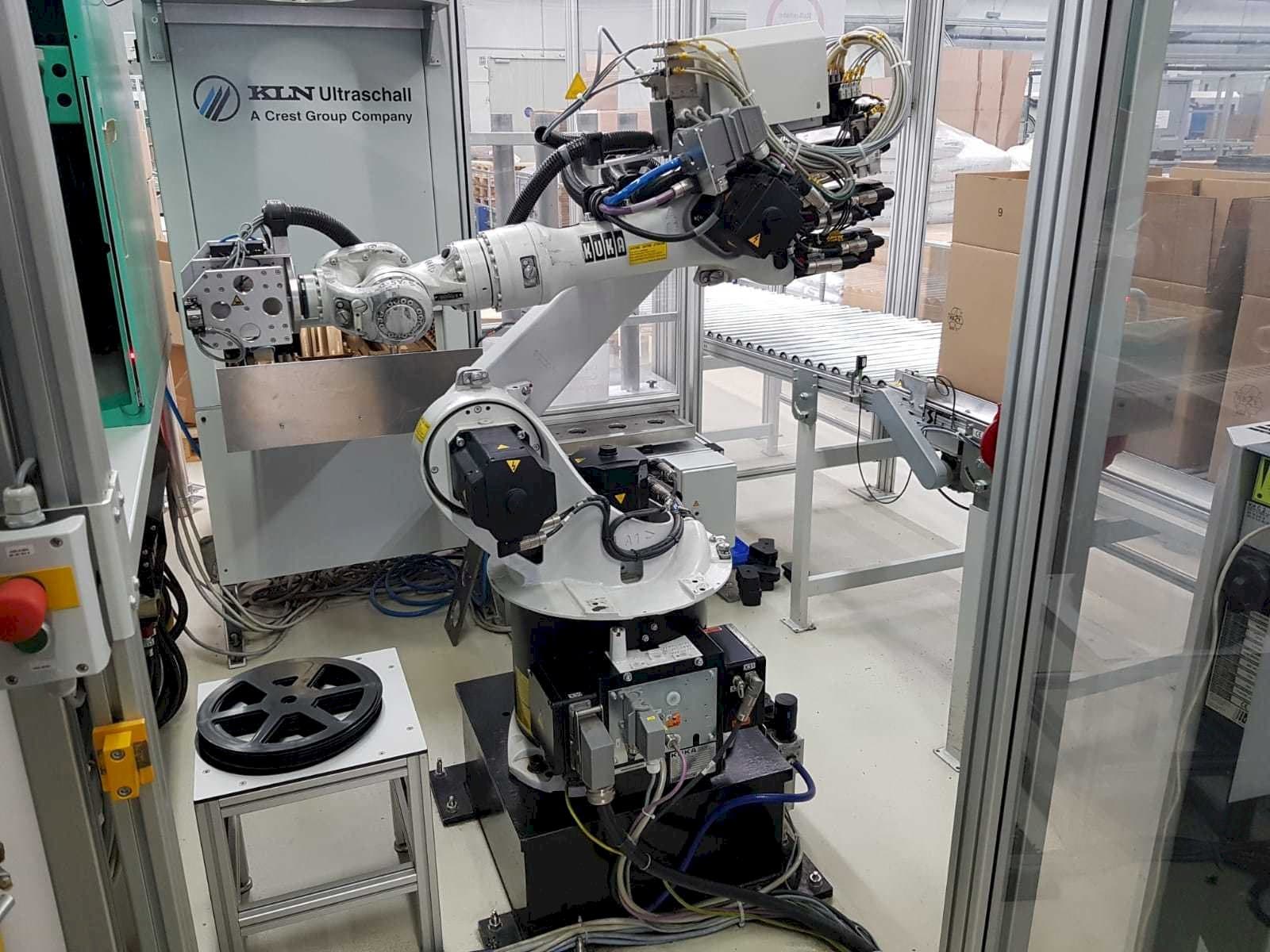 Front view of KUKA KR 16  machine