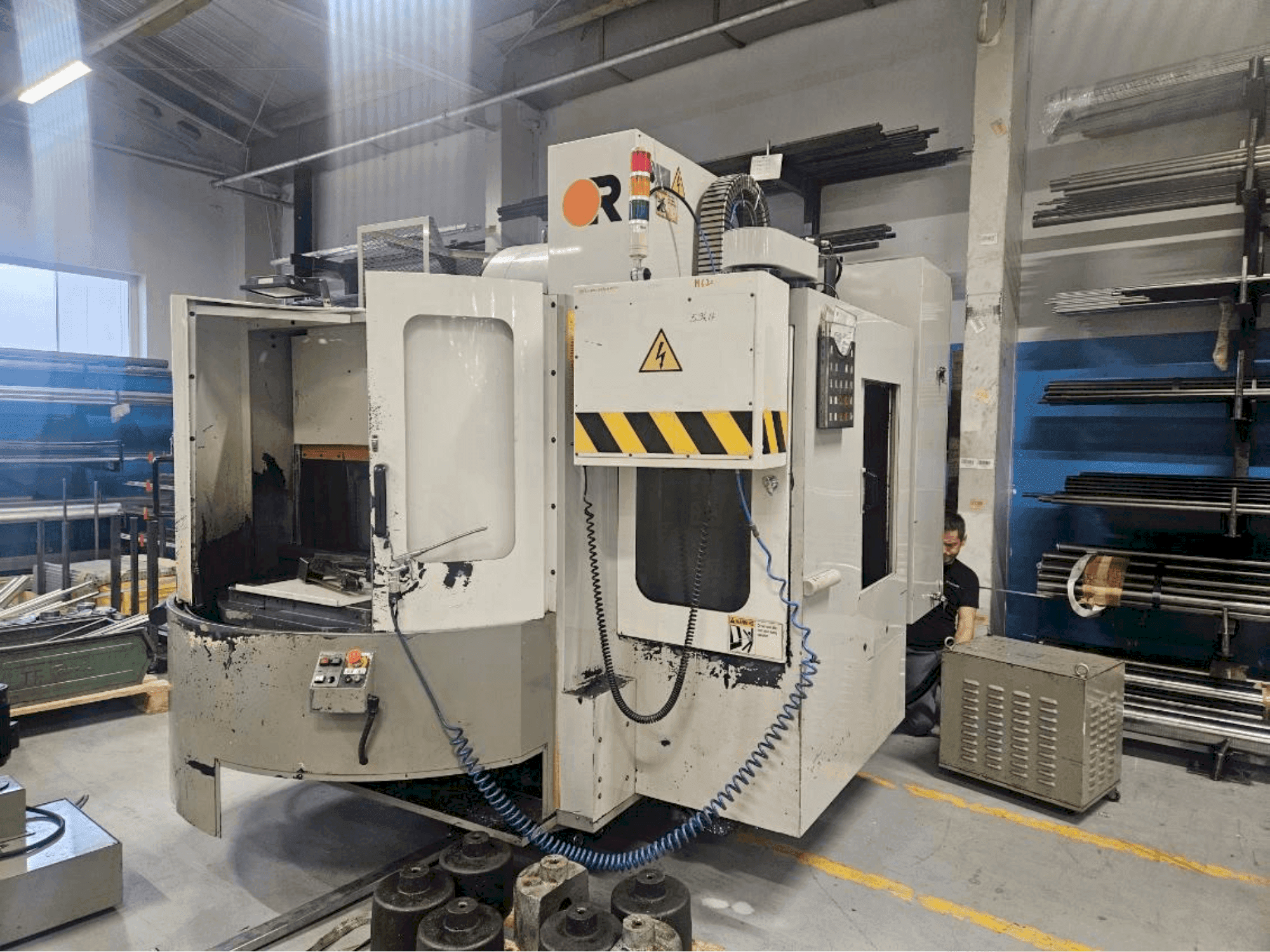 Front view of Victor Vcenter 70 - APC  machine