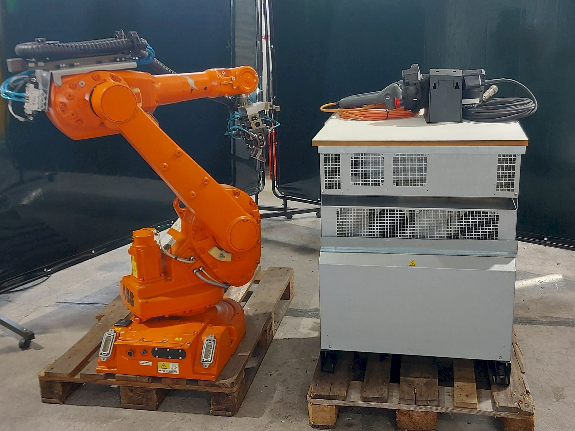 Front view of ABB IRB1600  machine