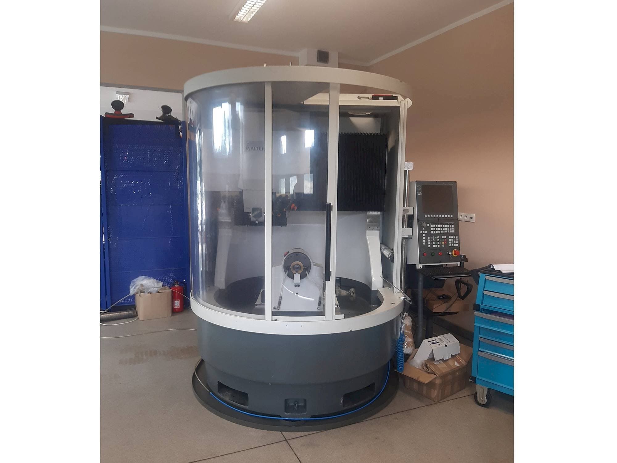 Front view of Walter   machine