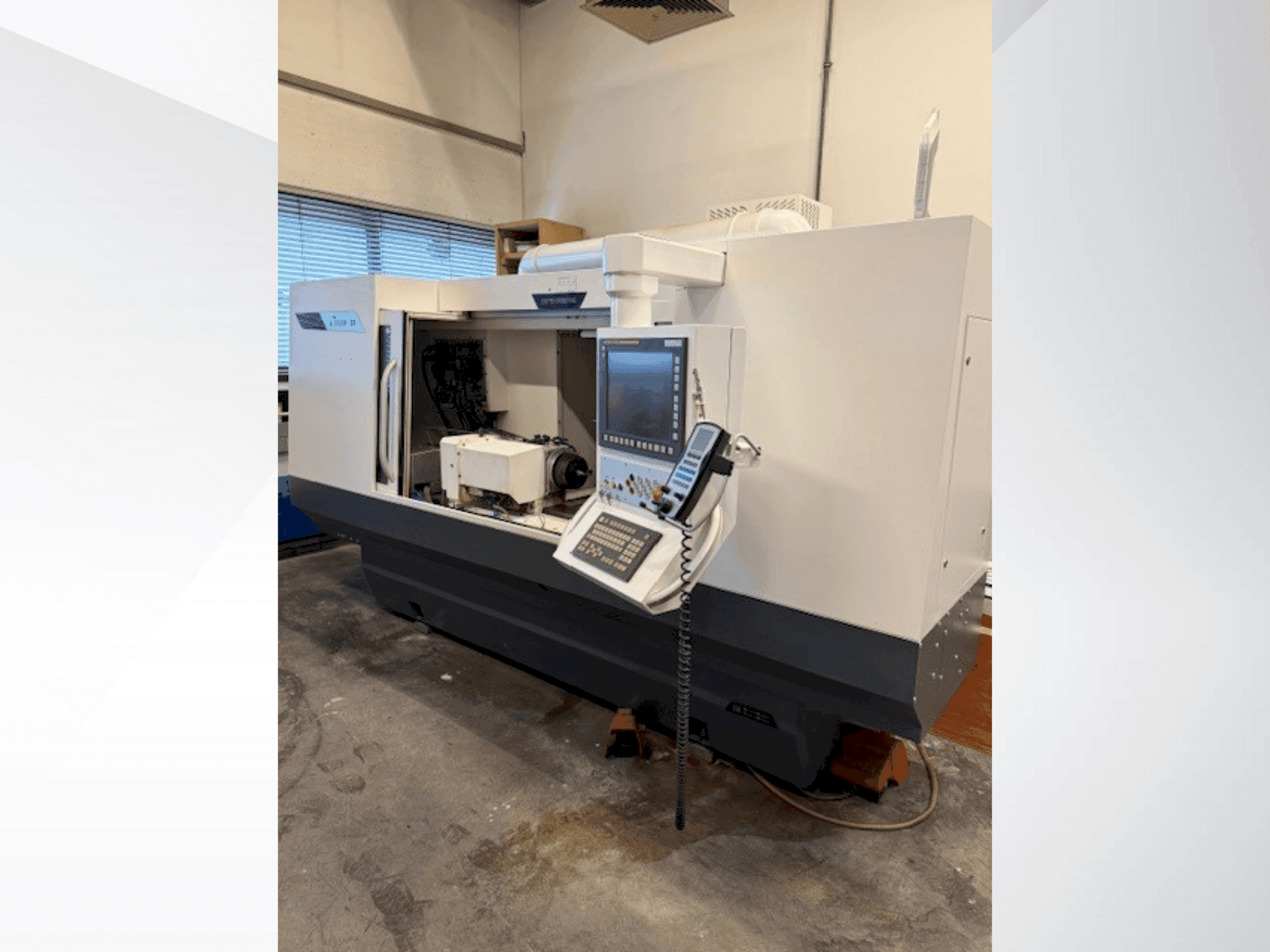 Front view of STUDER  S31  machine