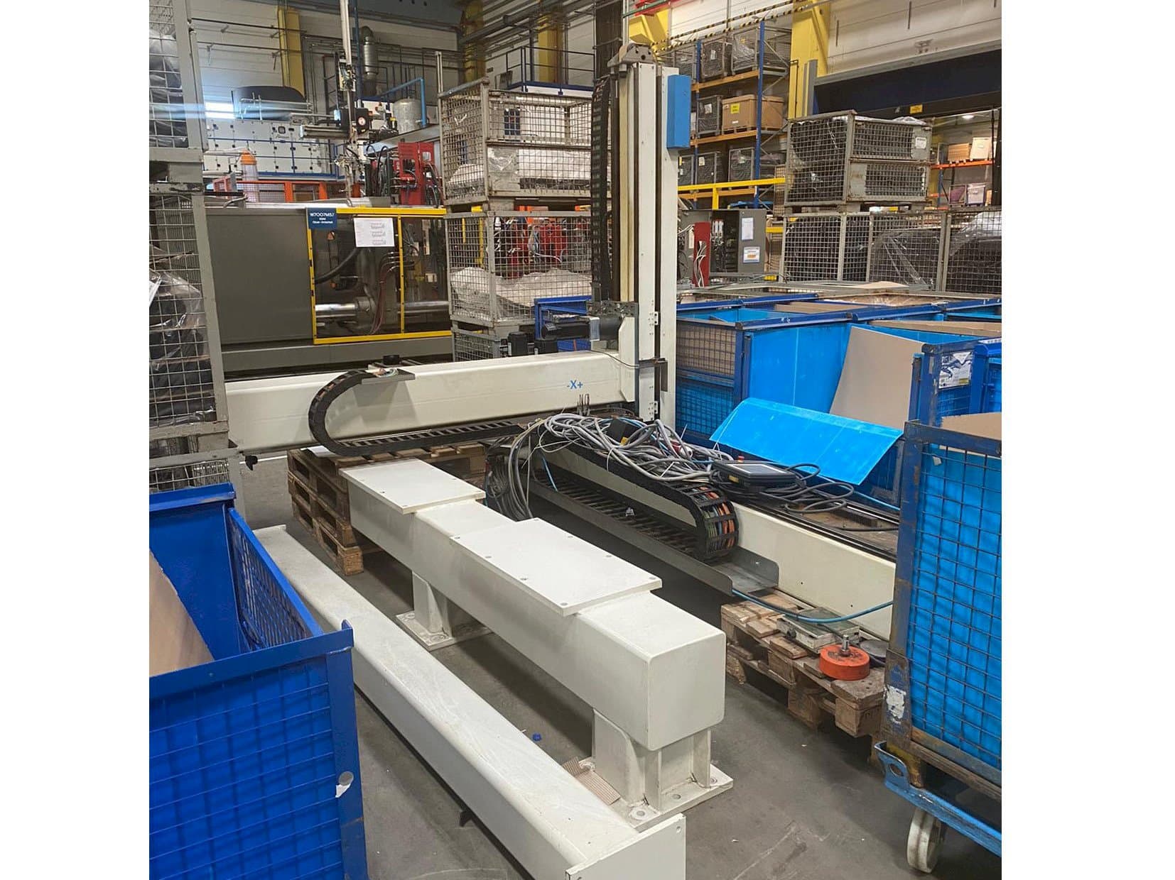 Front view of Krauss Maffei LRX-S 500  machine