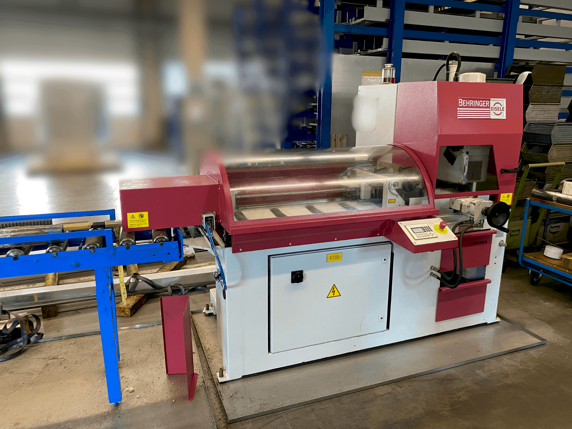 Front view of Behringer VMS 400-A  machine