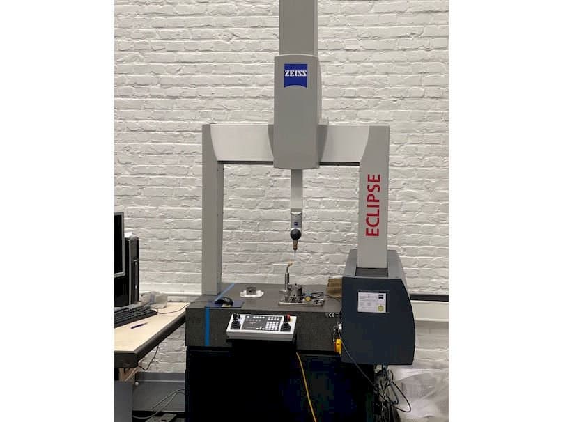 Front view of ZEISS Eclipse  machine