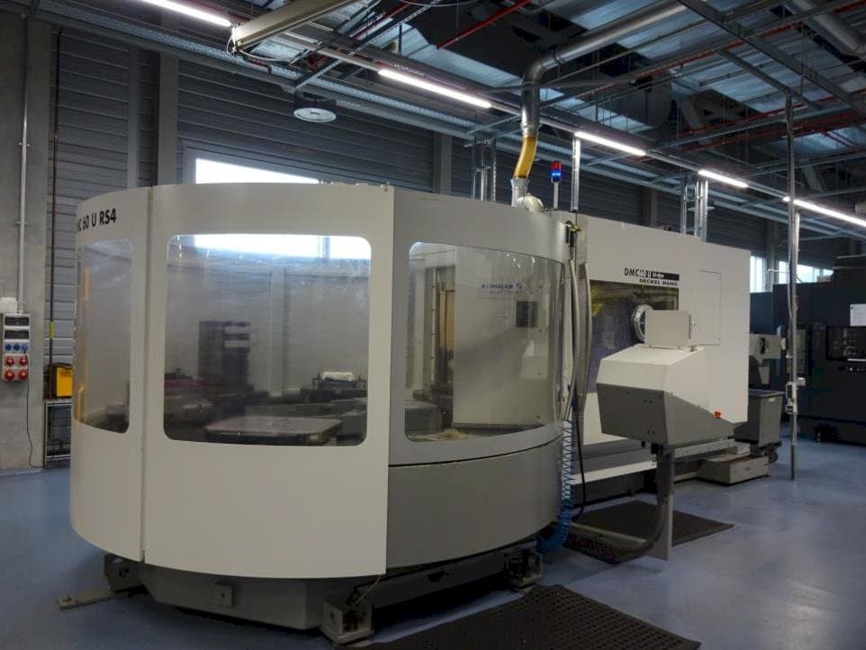 Front view of DECKEL MAHO DMC 60 U RS4  machine