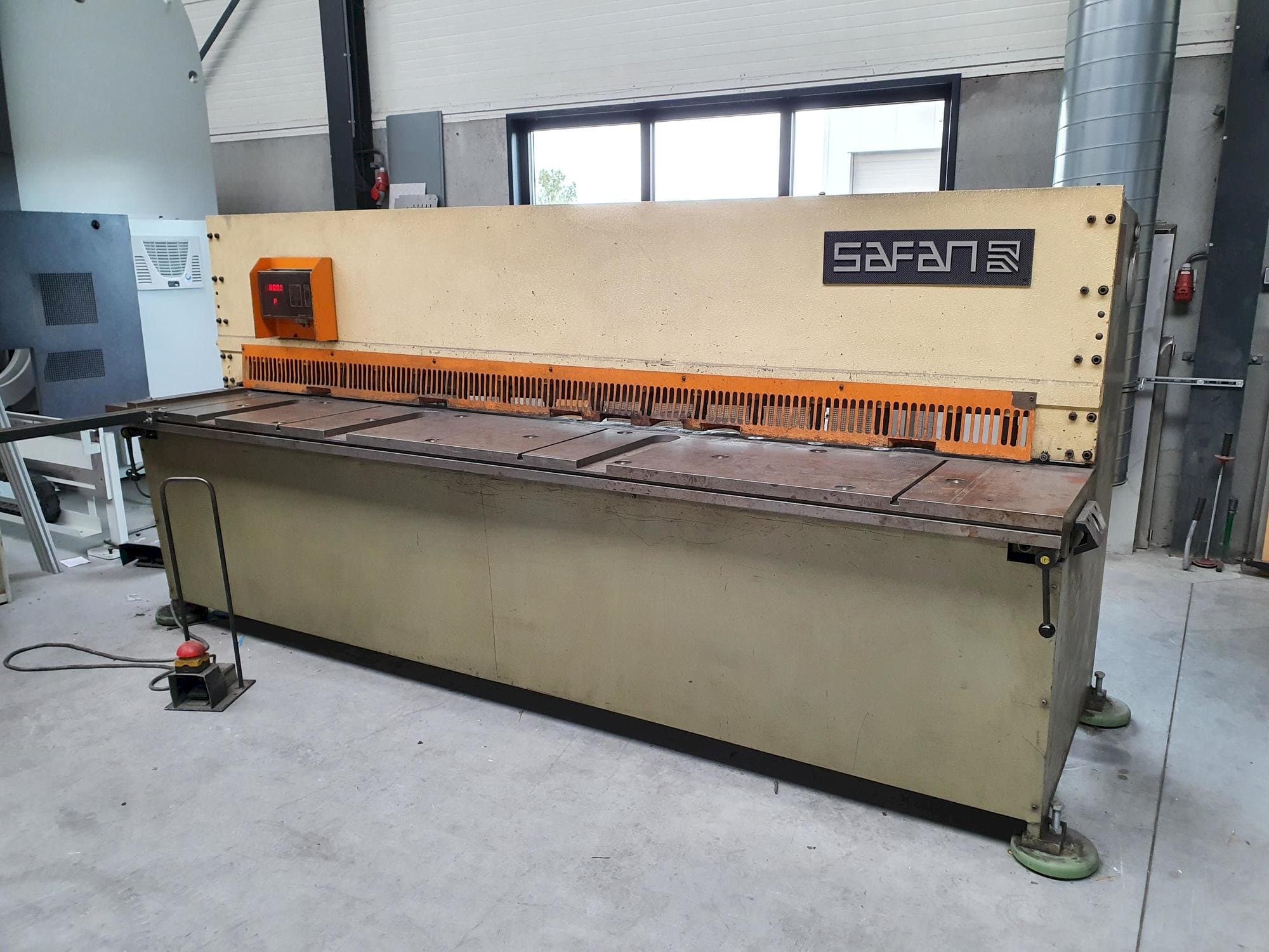 Front view of Safan VS 310-6  machine