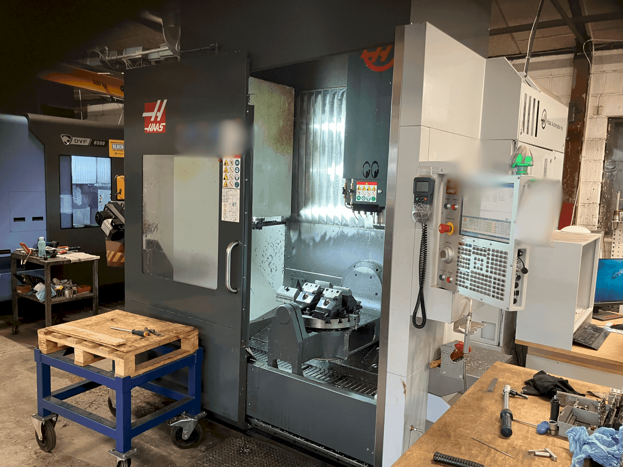 Front view of HAAS UMC-750  machine