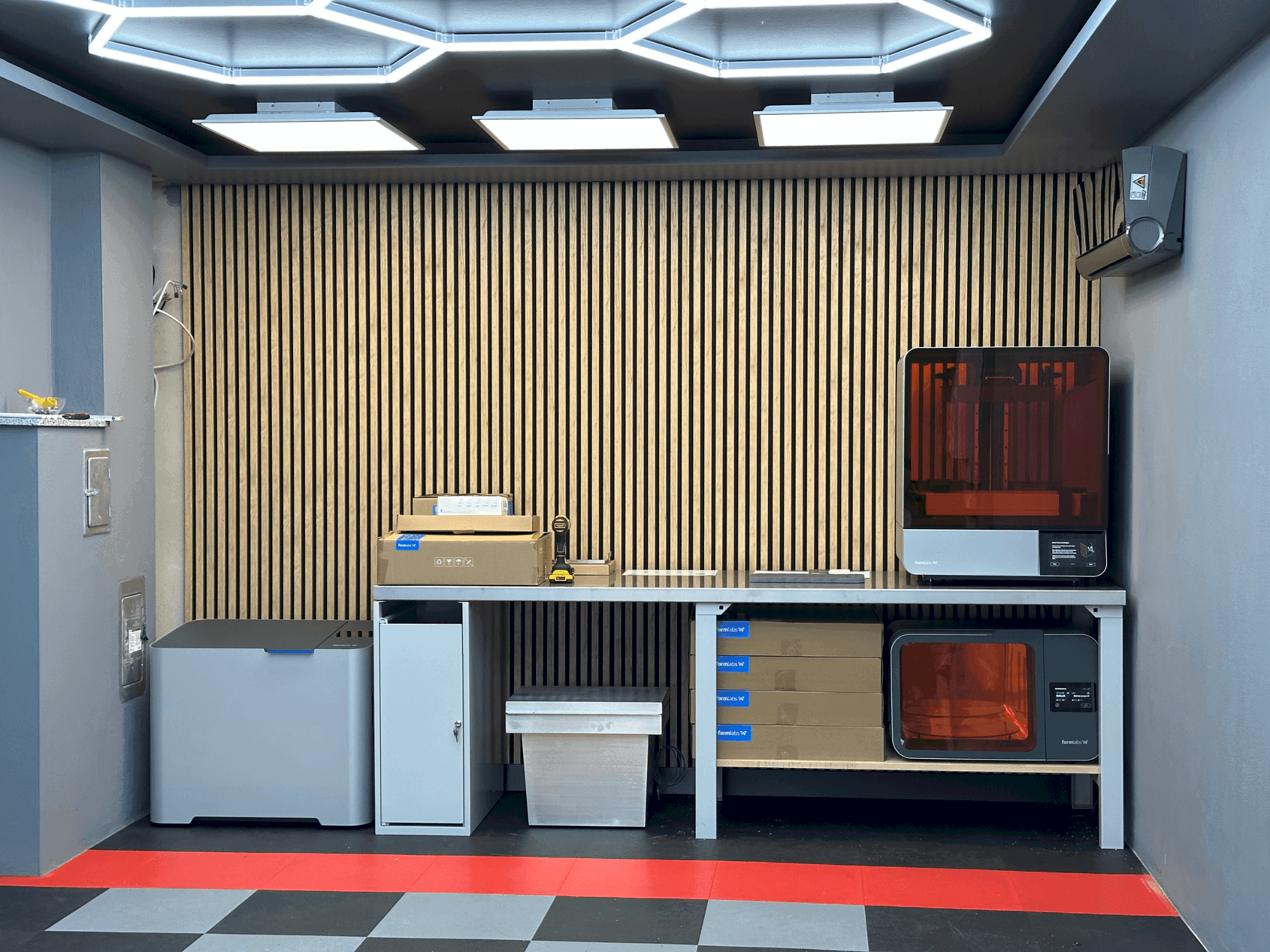 Front view of FORMLABS 4L  machine