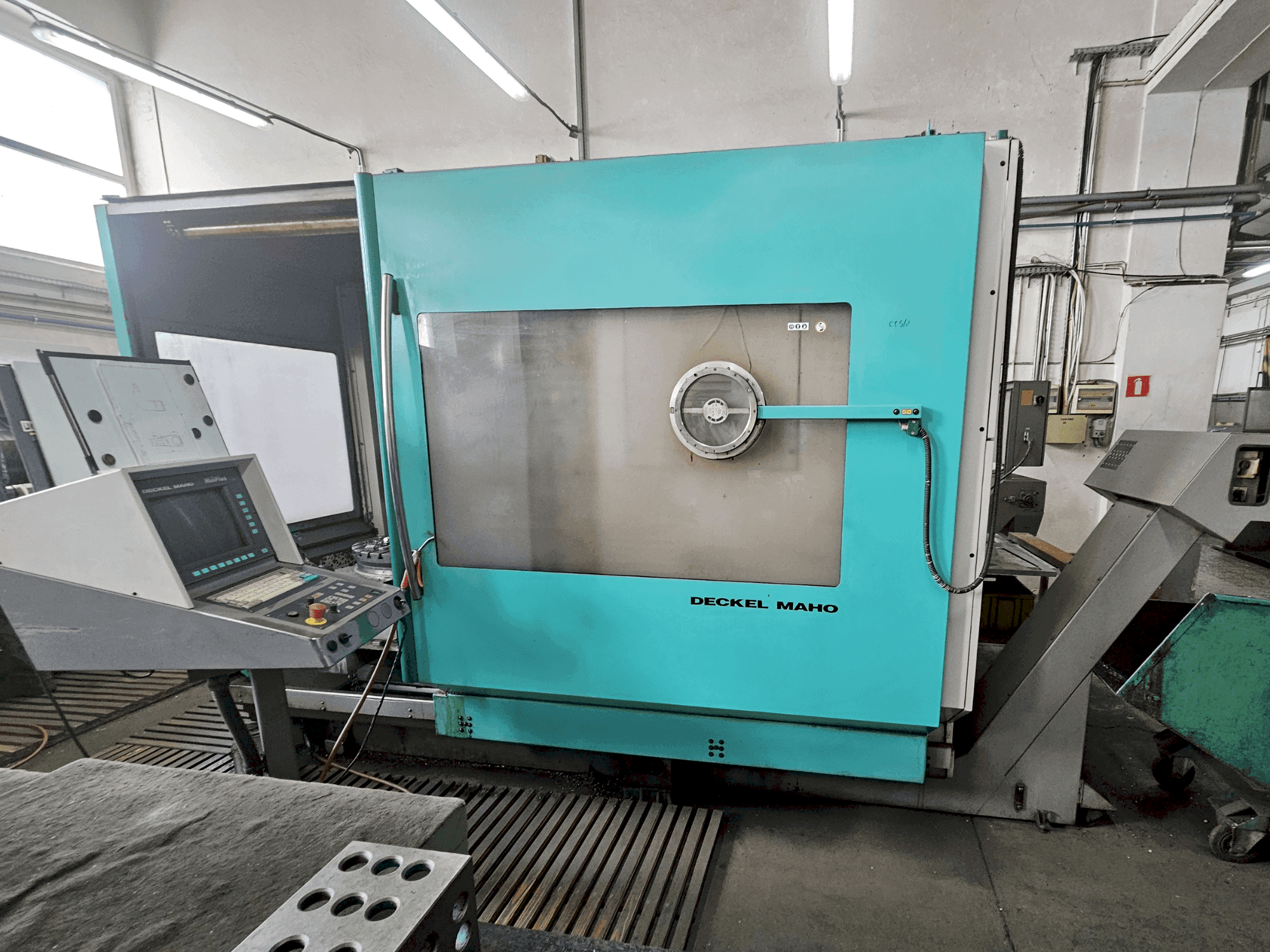 Front view of DECKEL MAHO DMU 60P  machine