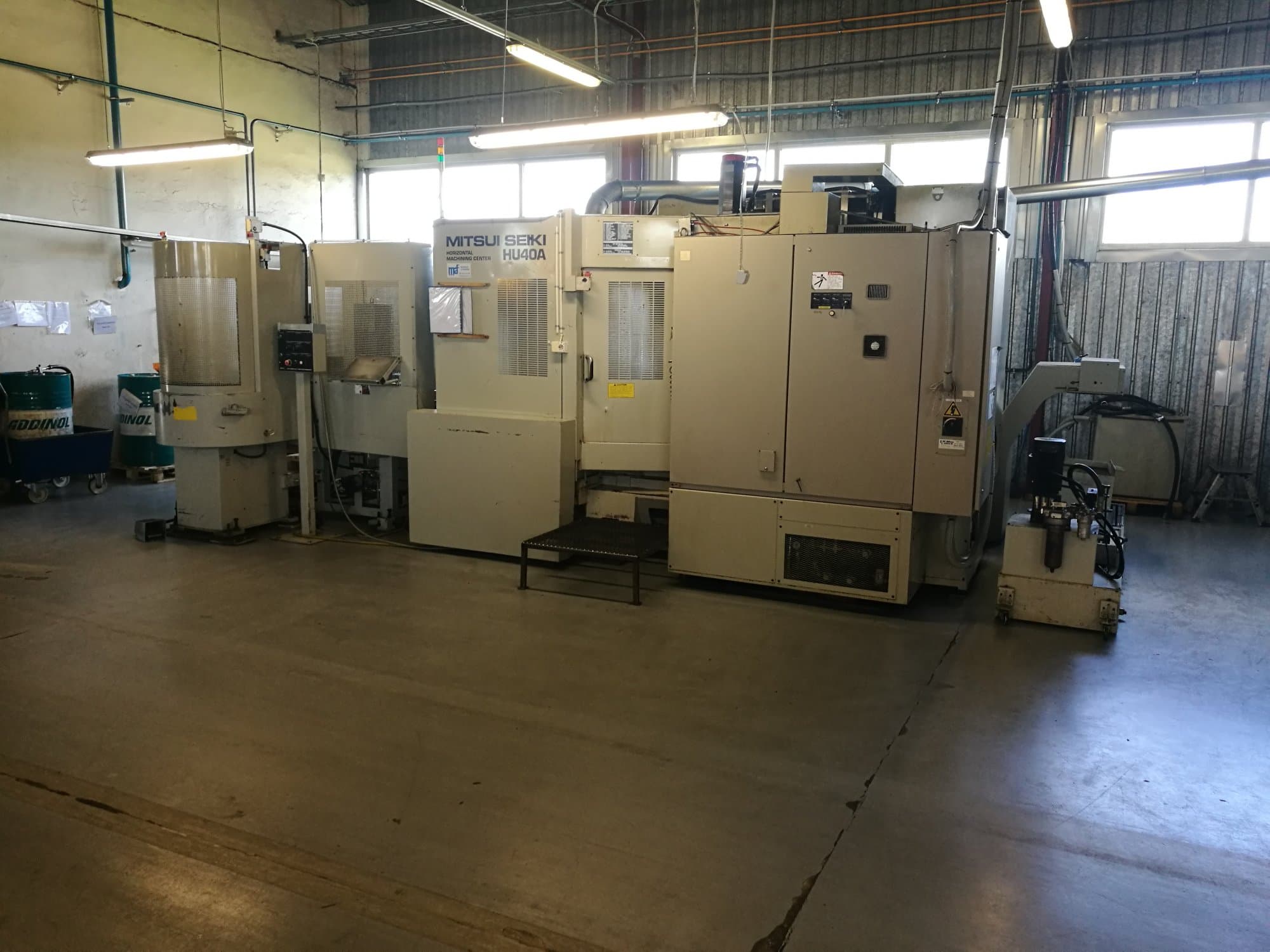 Front view 1 of Mitsui Seiki HU40A Machine