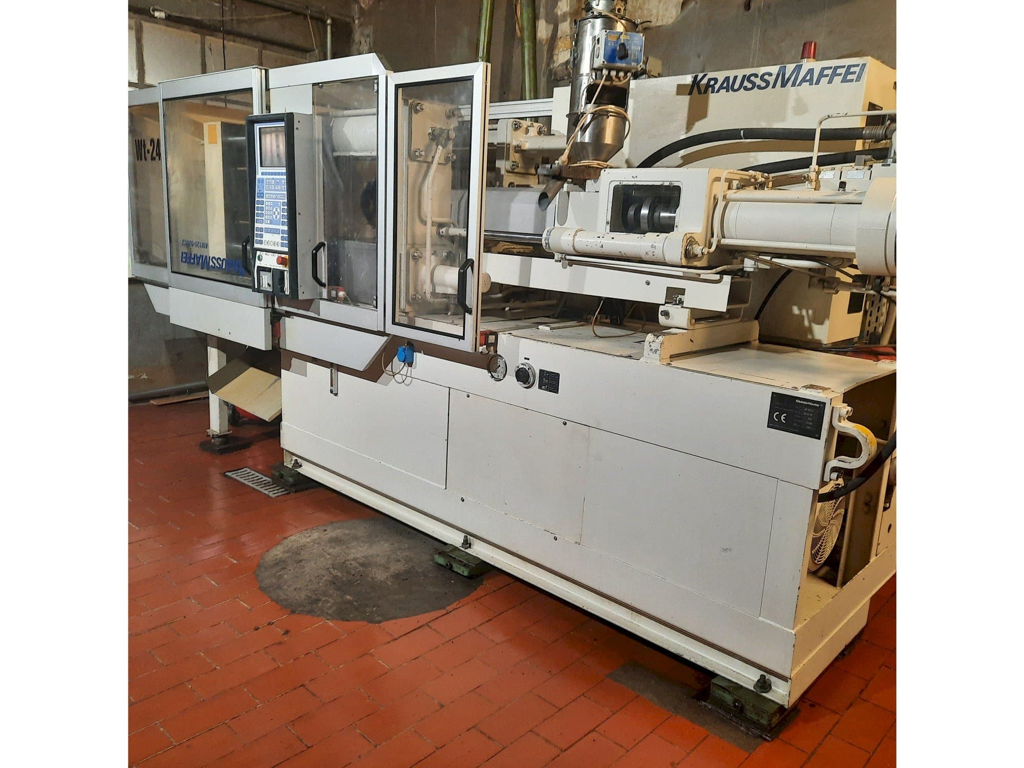 Front view of Krauss Maffei KM 125-520 C2  machine