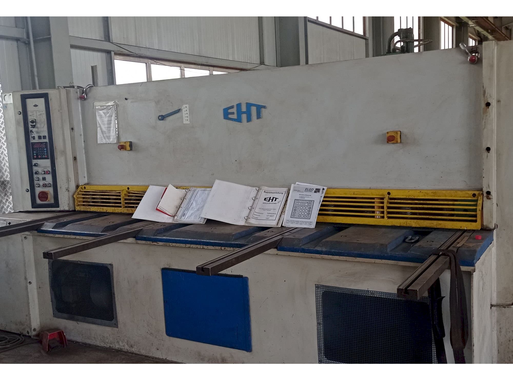 Front view of EHT Ecocut 10-31  machine