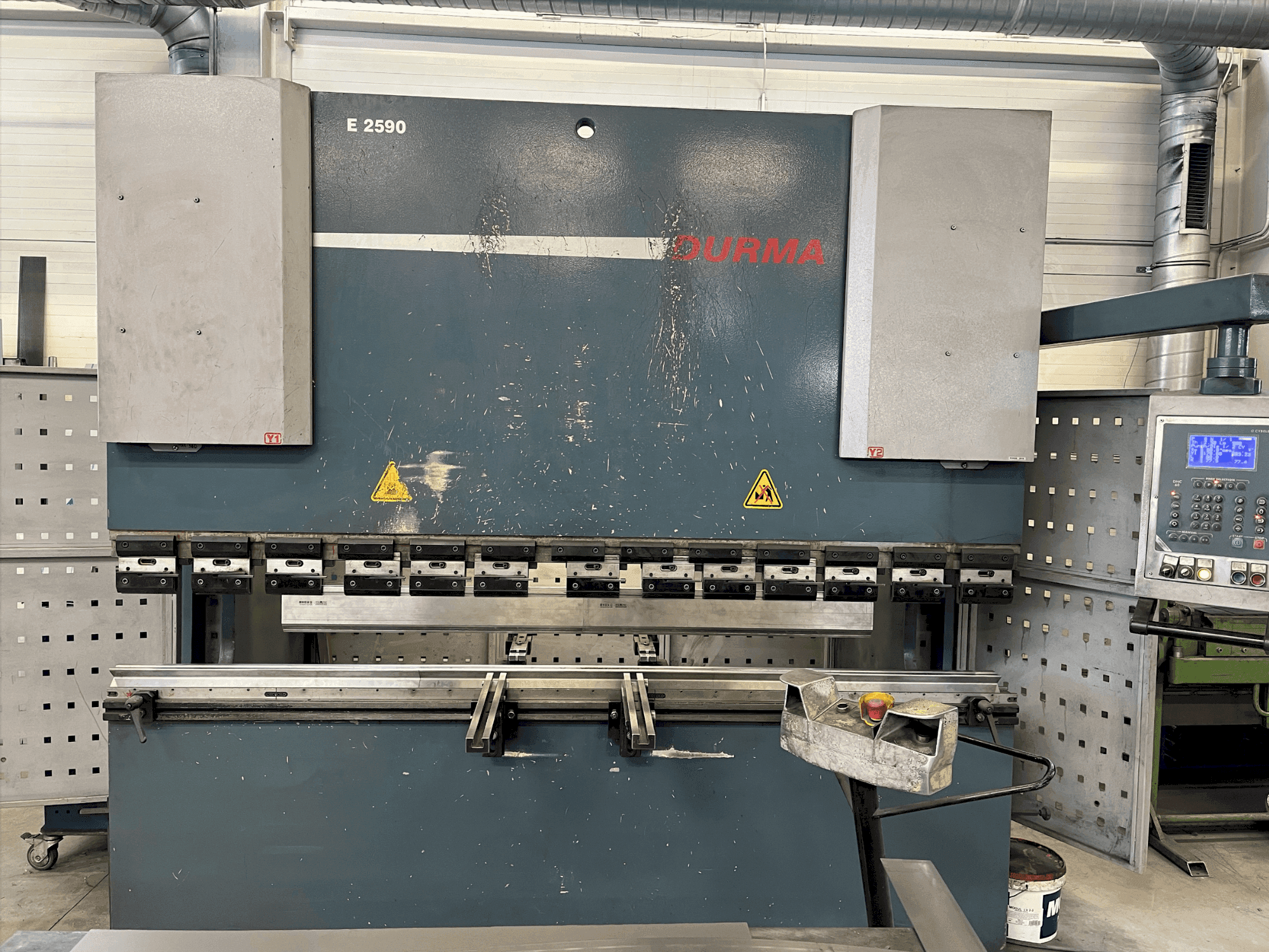 Front view of Durma E 2590  machine