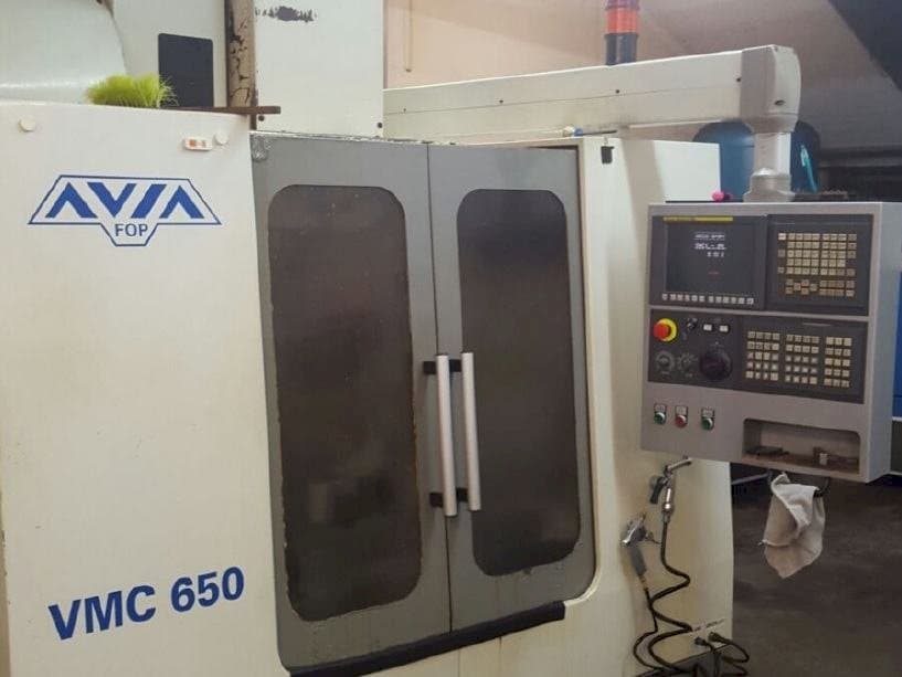 Front view of Avia									 VMC 650  machine