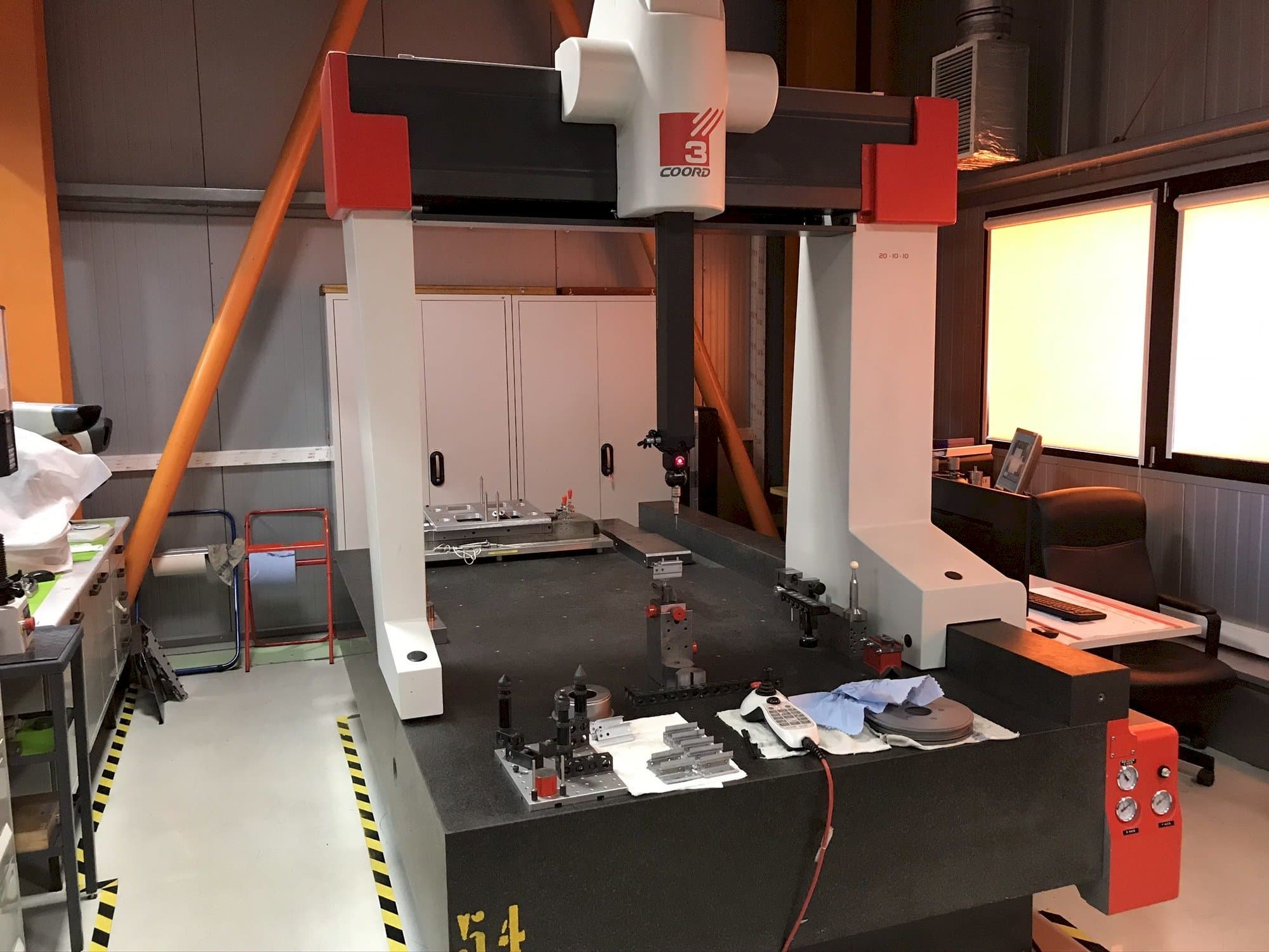 Front view of Coord3 MC16 20-10-10  machine