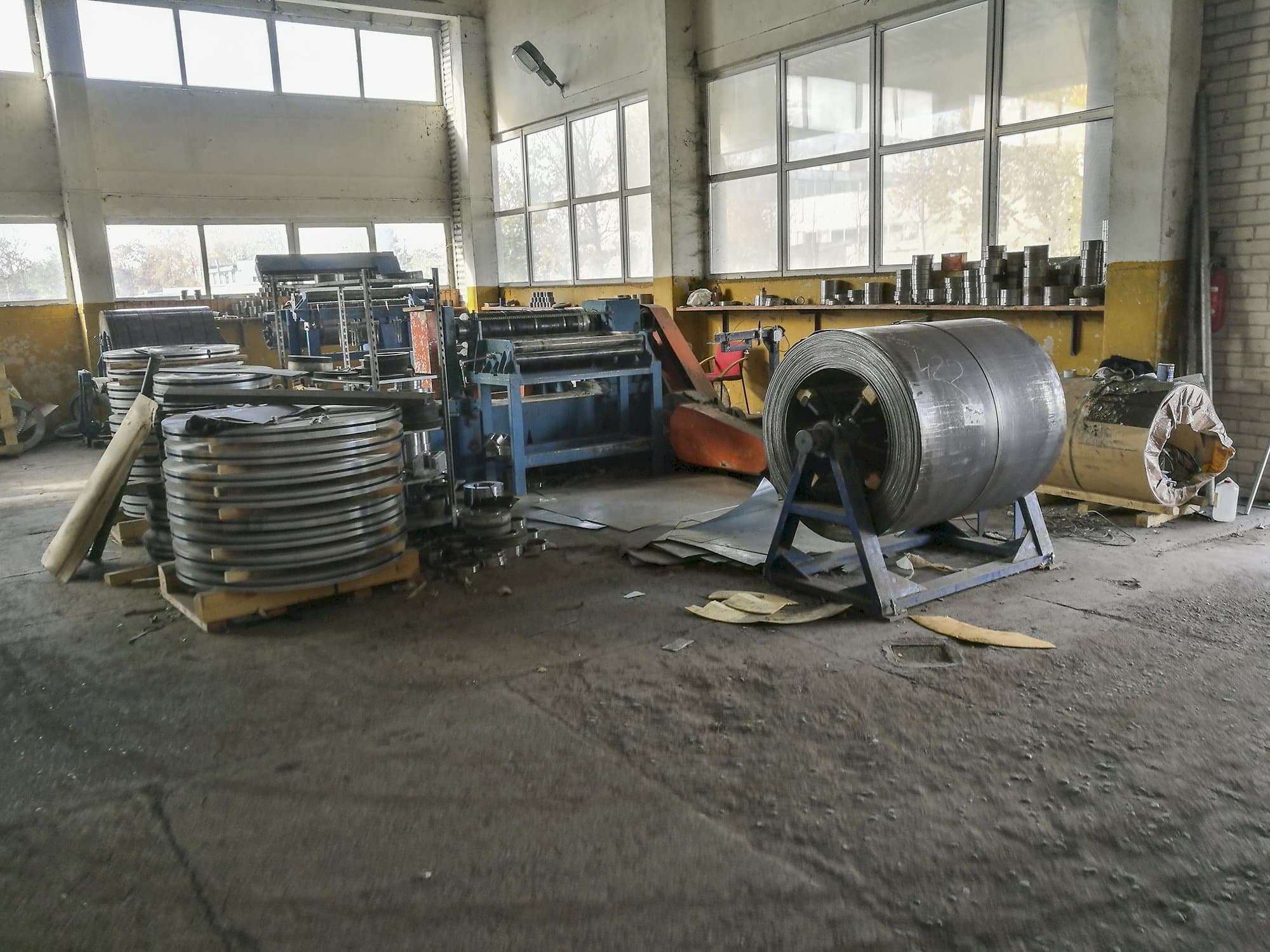 Left view of BRODPOL LTs 1300/3 Machine