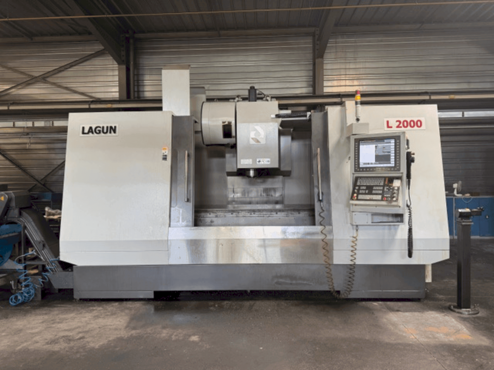 Front view of LAGUN L2000  machine