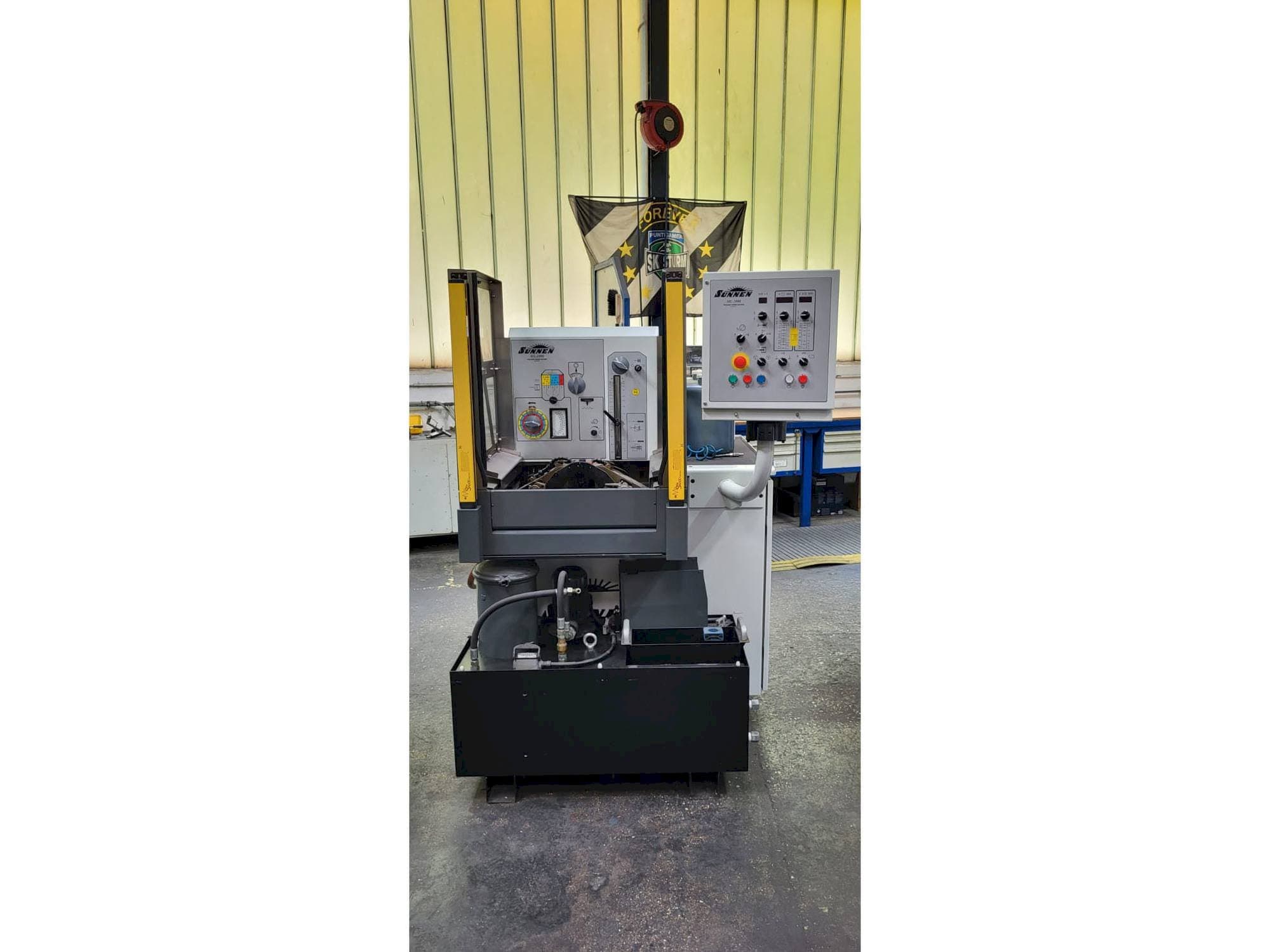 Front view of Sunnen ML-2000  machine