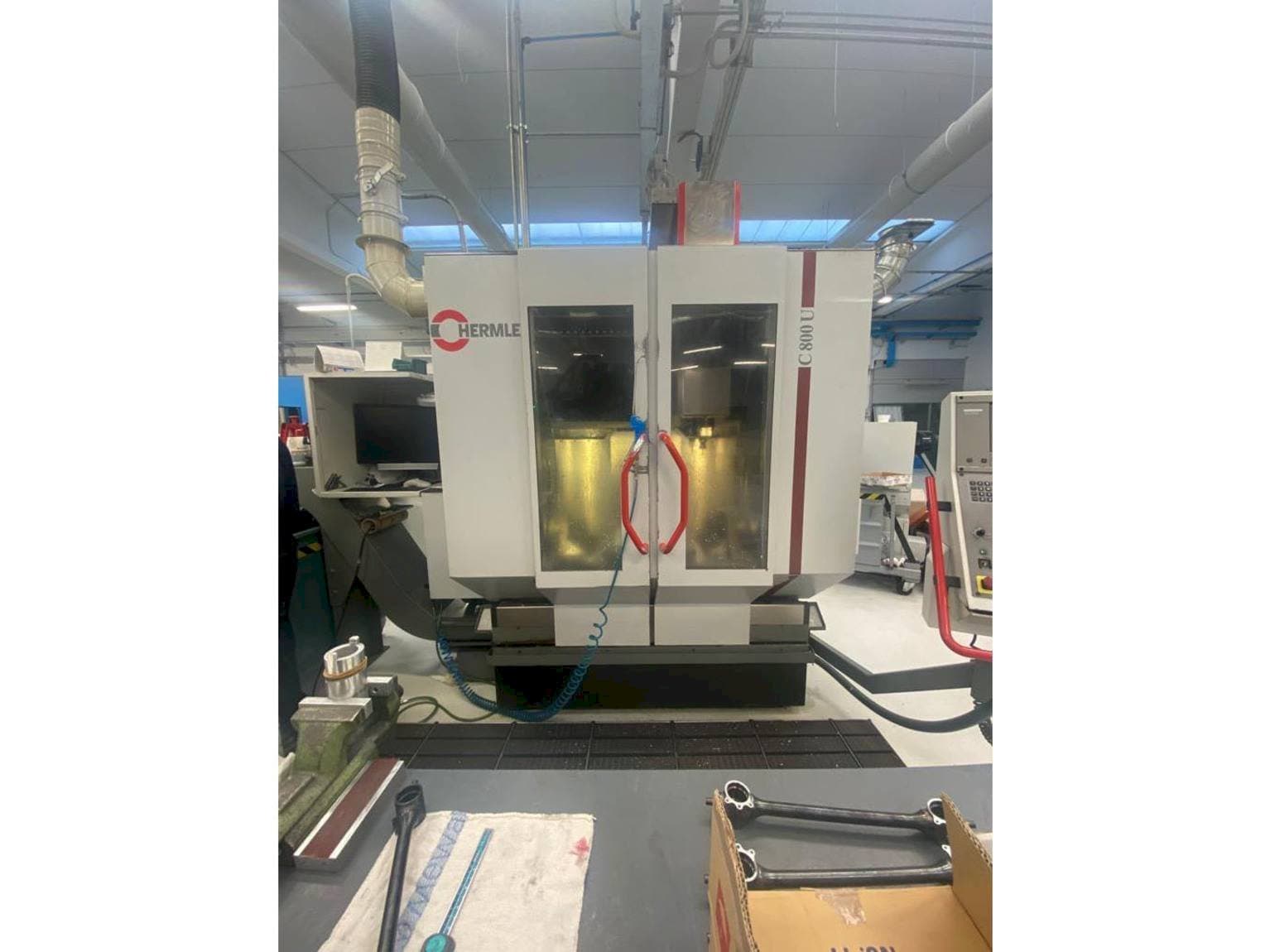 Front view of HERMLE C800U  machine