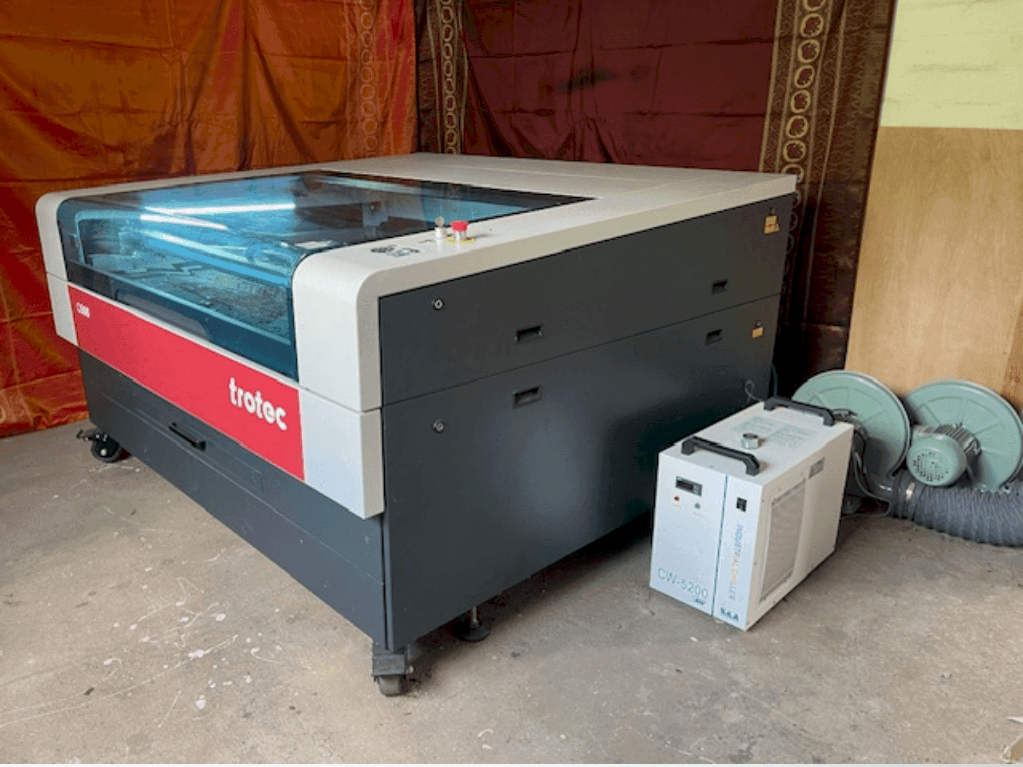 Front view of Trotec Q500  machine