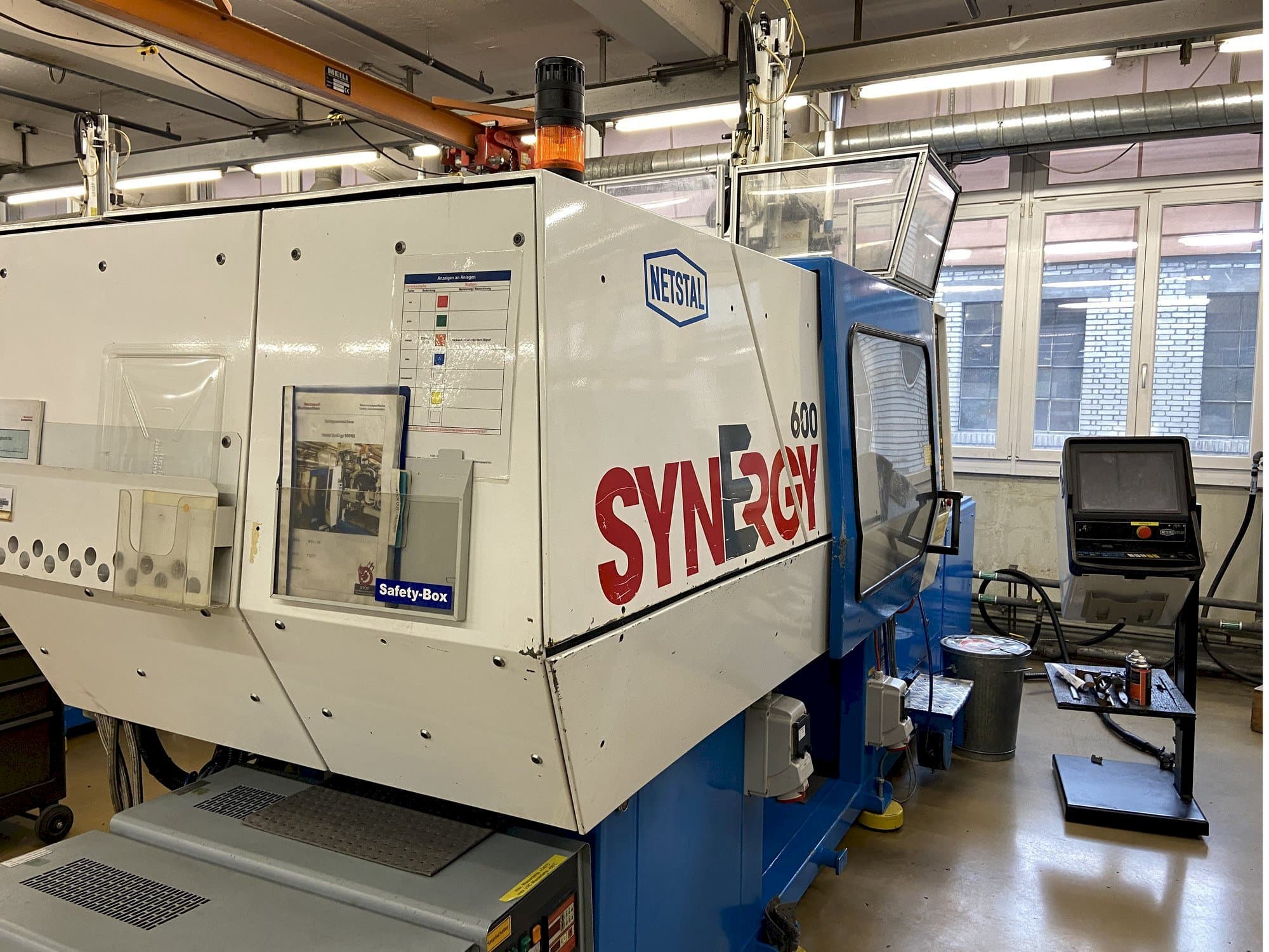 Front view of Netstal Synergy 600-60  machine