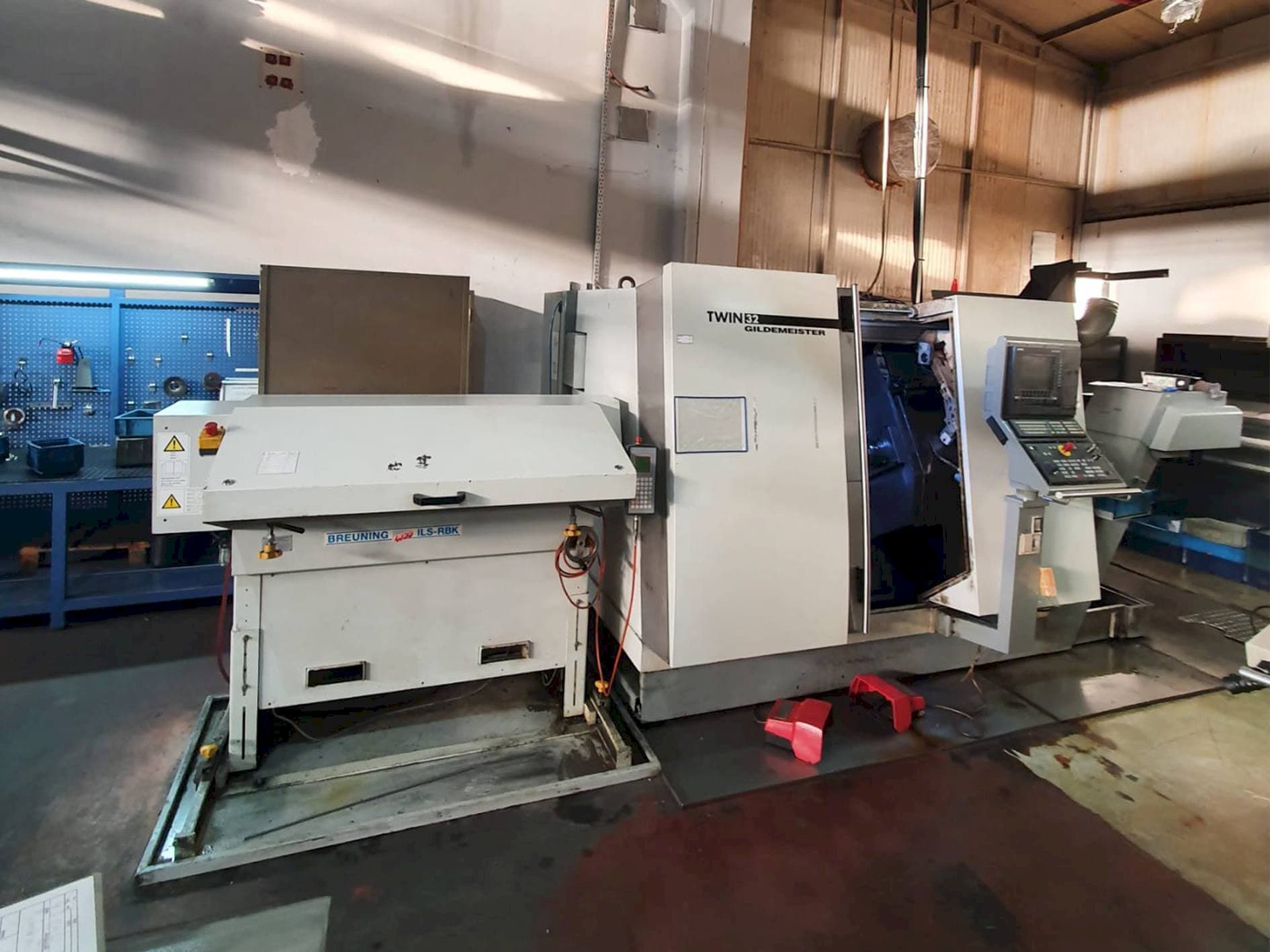 Front view of Gildemeister TWIN 32  machine