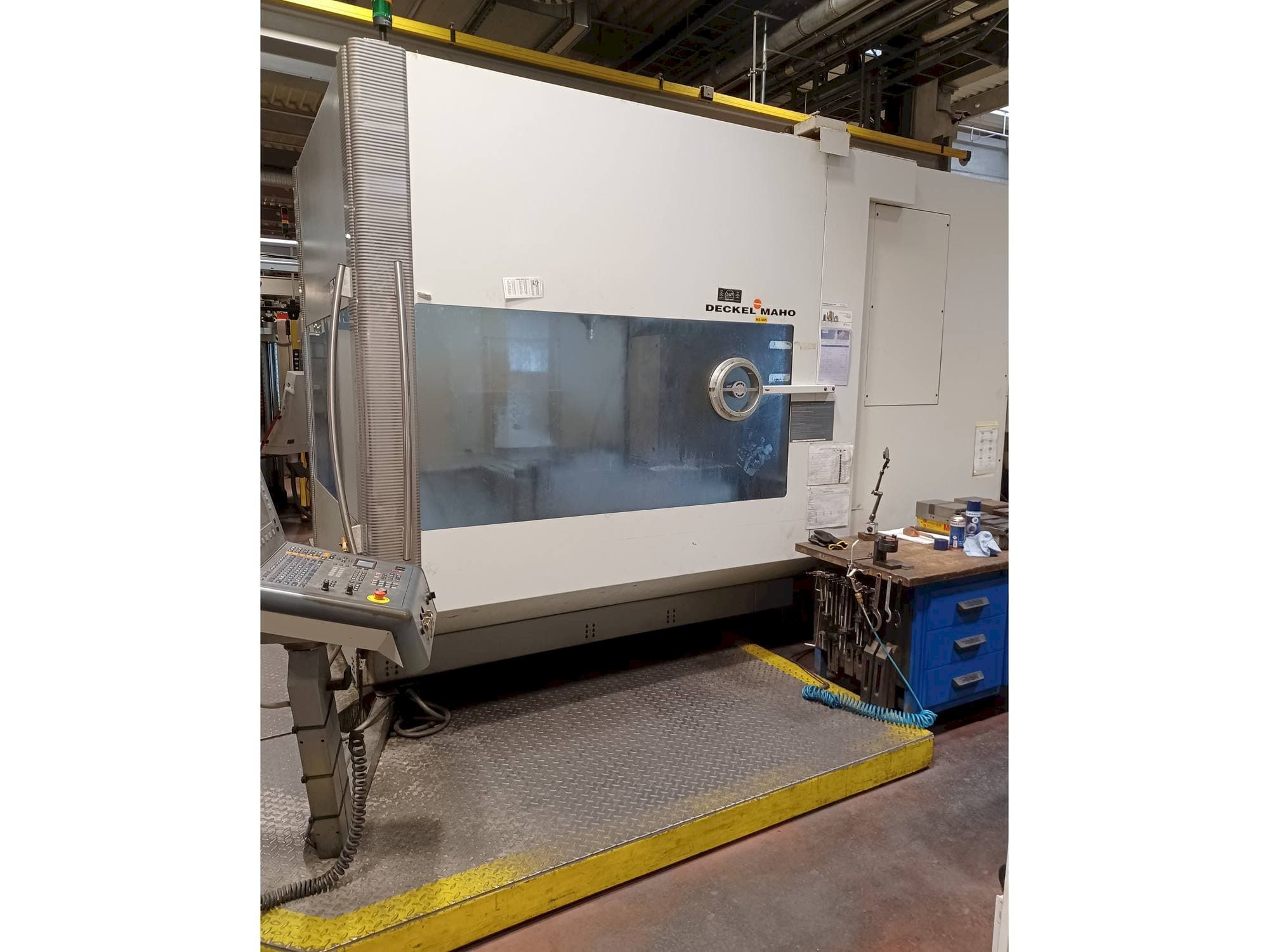 Front view of DECKEL MAHO DMU 125 T hi-dyn  machine