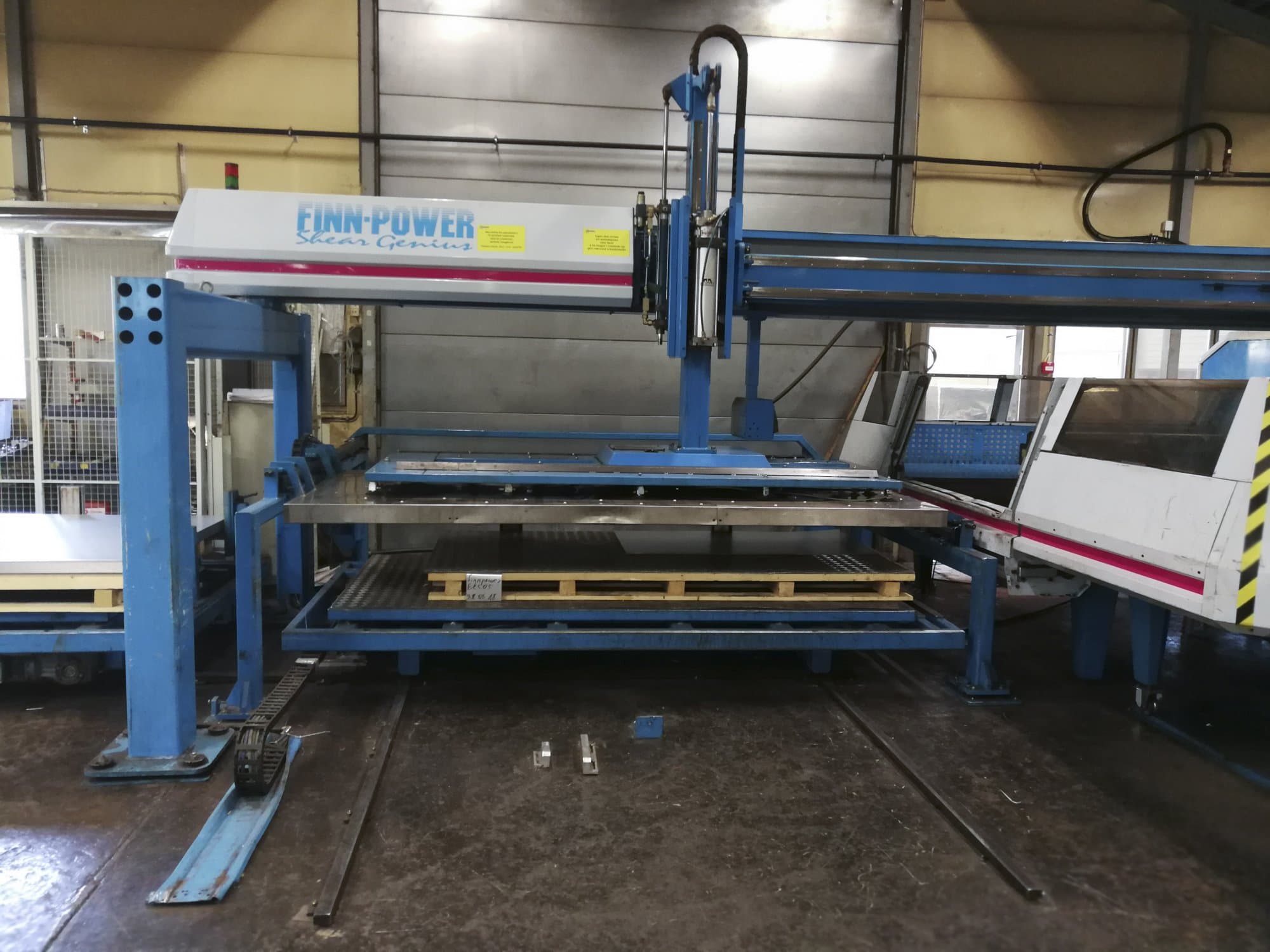 Front view 1 of Finn-Power TRS 6 SBU Machine