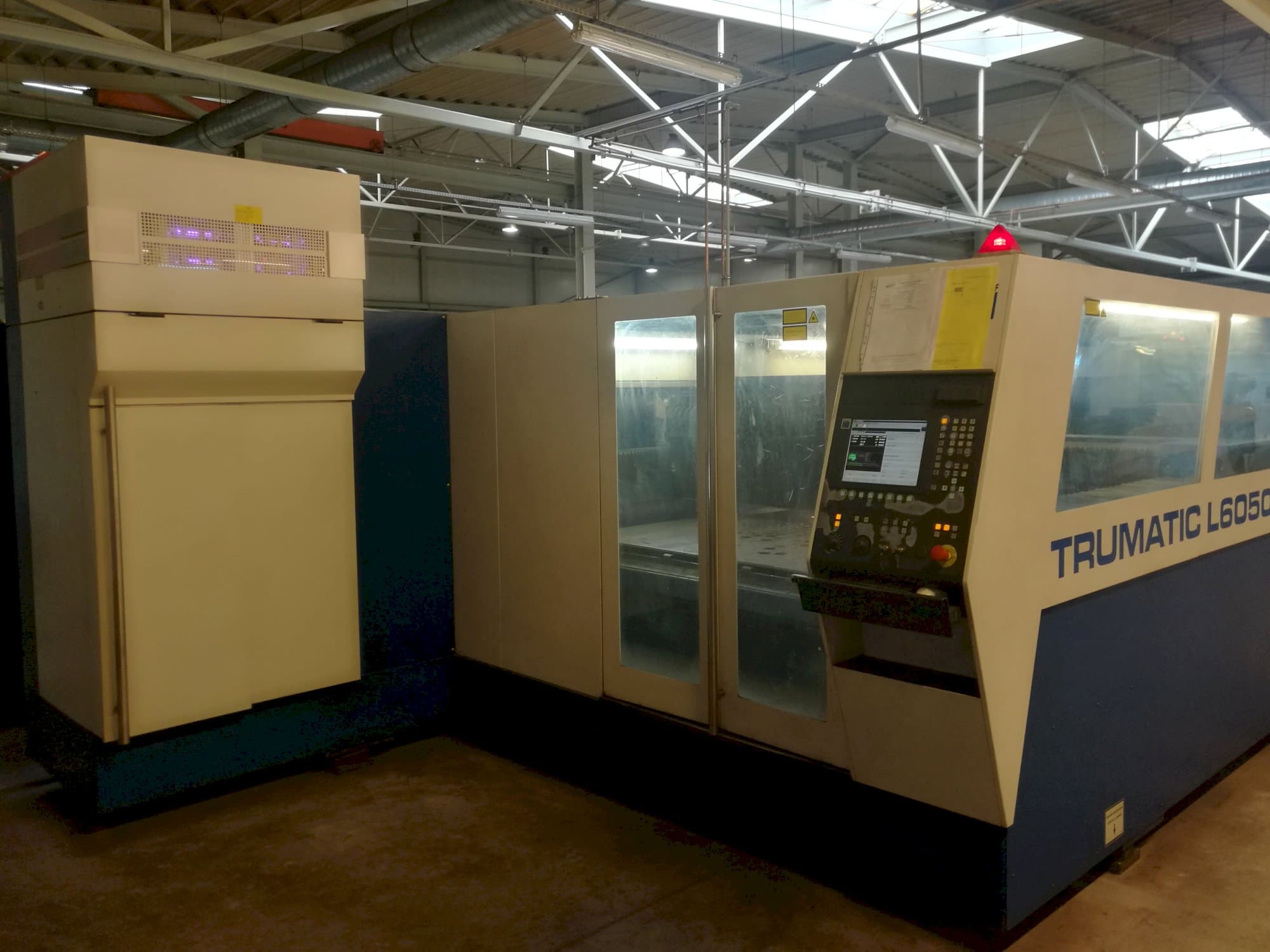 Right view of Trumpf Trumatic L 6050 Machine