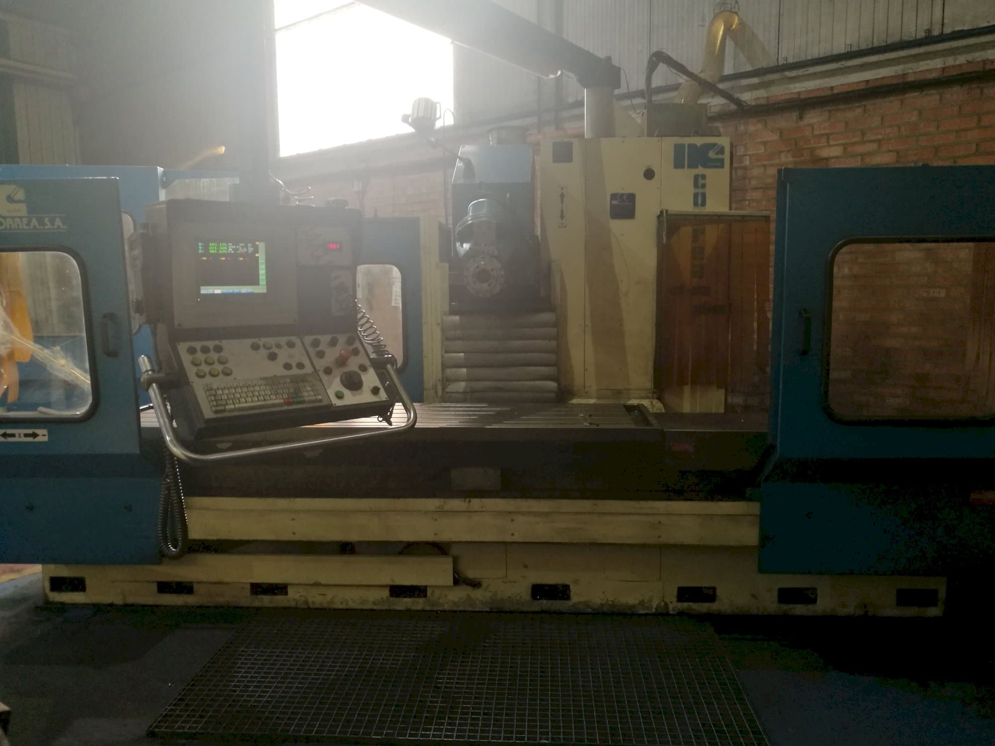 Front view of Correa CF 22/25 Machine