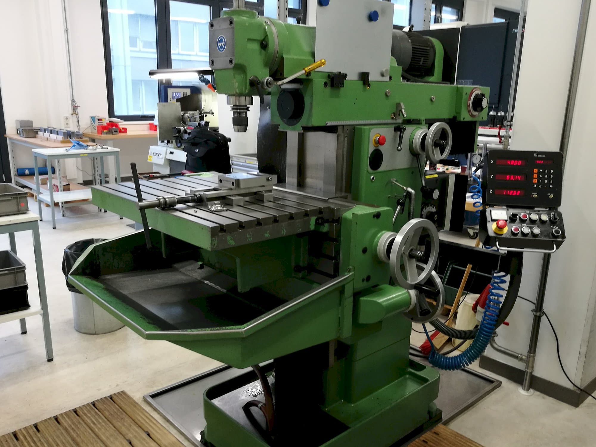 Right view of DECKEL FP4M Machine